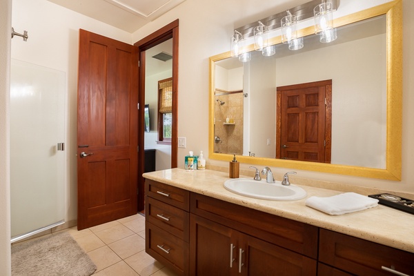 Kamuela Vacation Rentals, Canoe House & Beach Walker at Champion Ridge - Ensuite bathroom with large walk in shower.