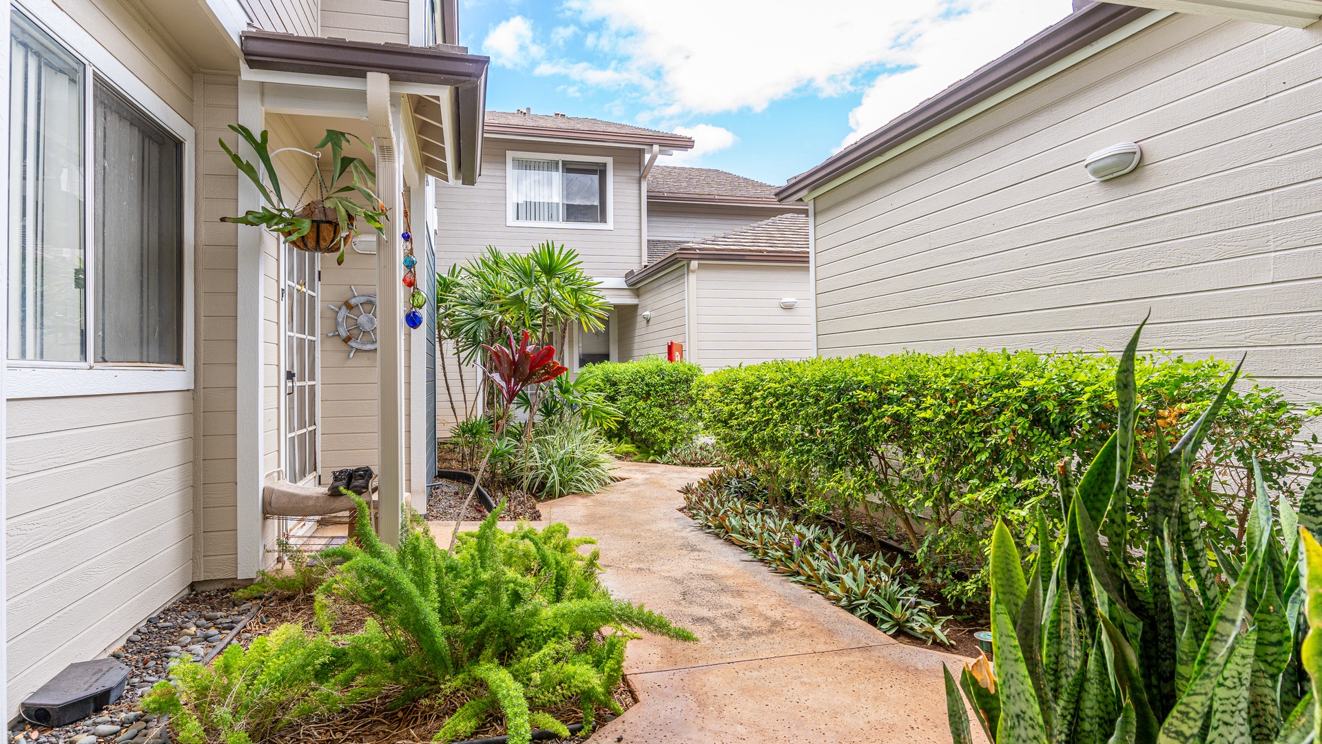 Kapolei Vacation Rentals, Fairways at Ko Olina 27H - The paved path through lush green landscaping.