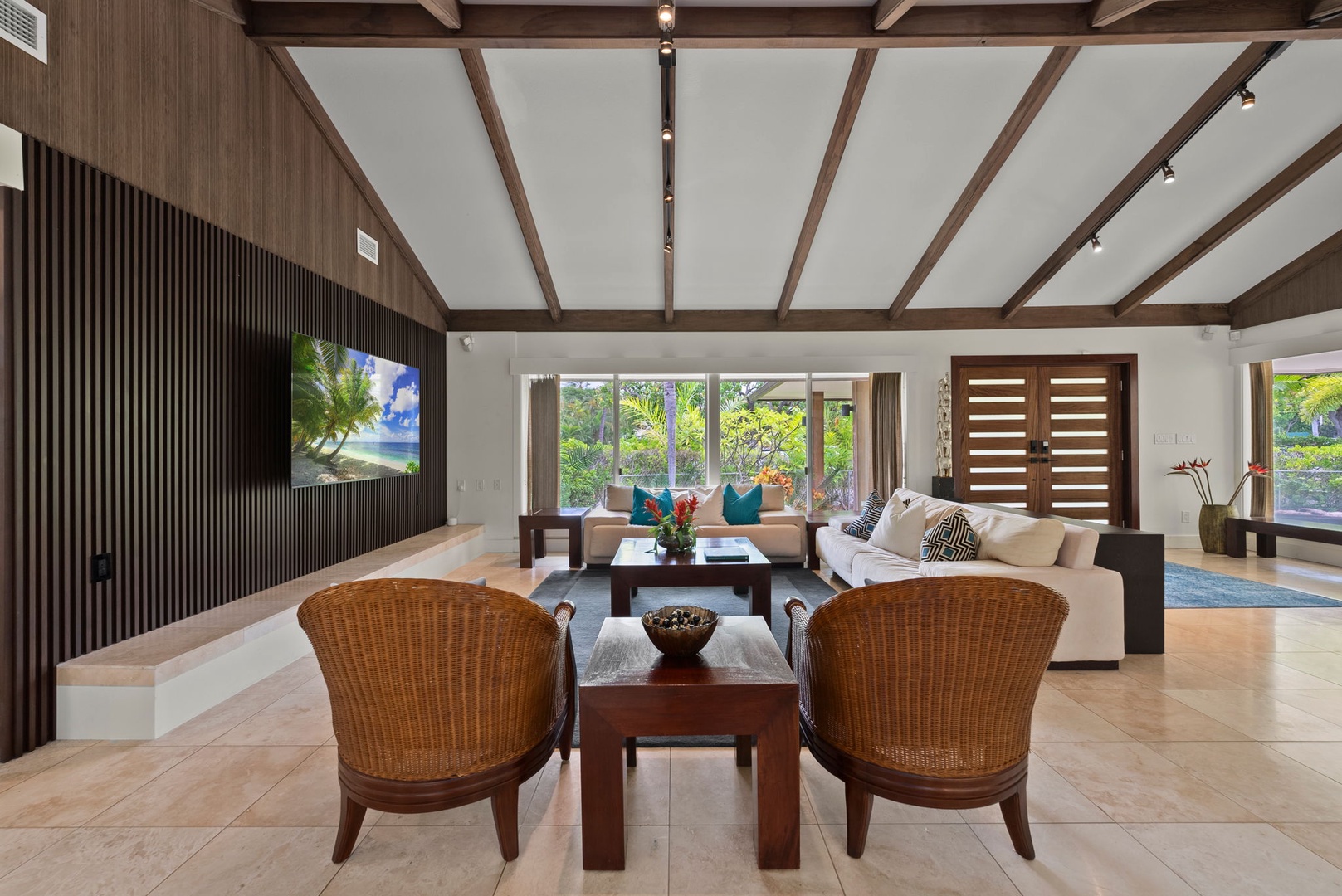 Honolulu Vacation Rentals, Kahala Lani - Open-concept lounge showcasing seamless indoor–outdoor flow for family gatherings.