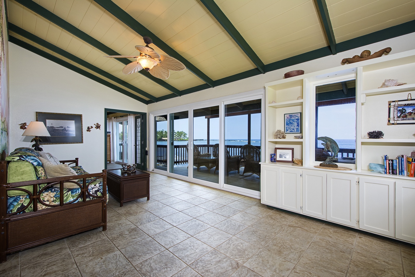Kailua Kona Vacation Rentals, The Cottage - Living room looking out to waters edge featuring a trundle sleep