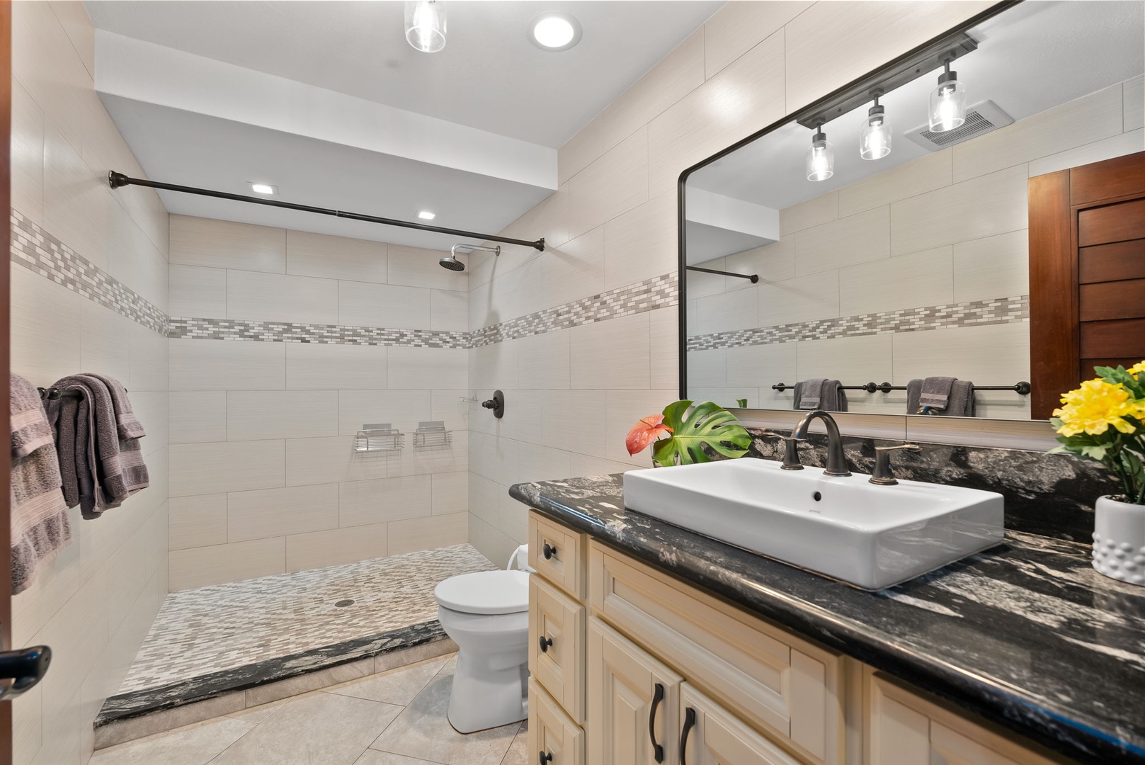 Honolulu Vacation Rentals, Wailupe Seaside 6 Bedroom - Luxurious bathroom with granite countertops, a spacious vanity, and elegant fixtures.