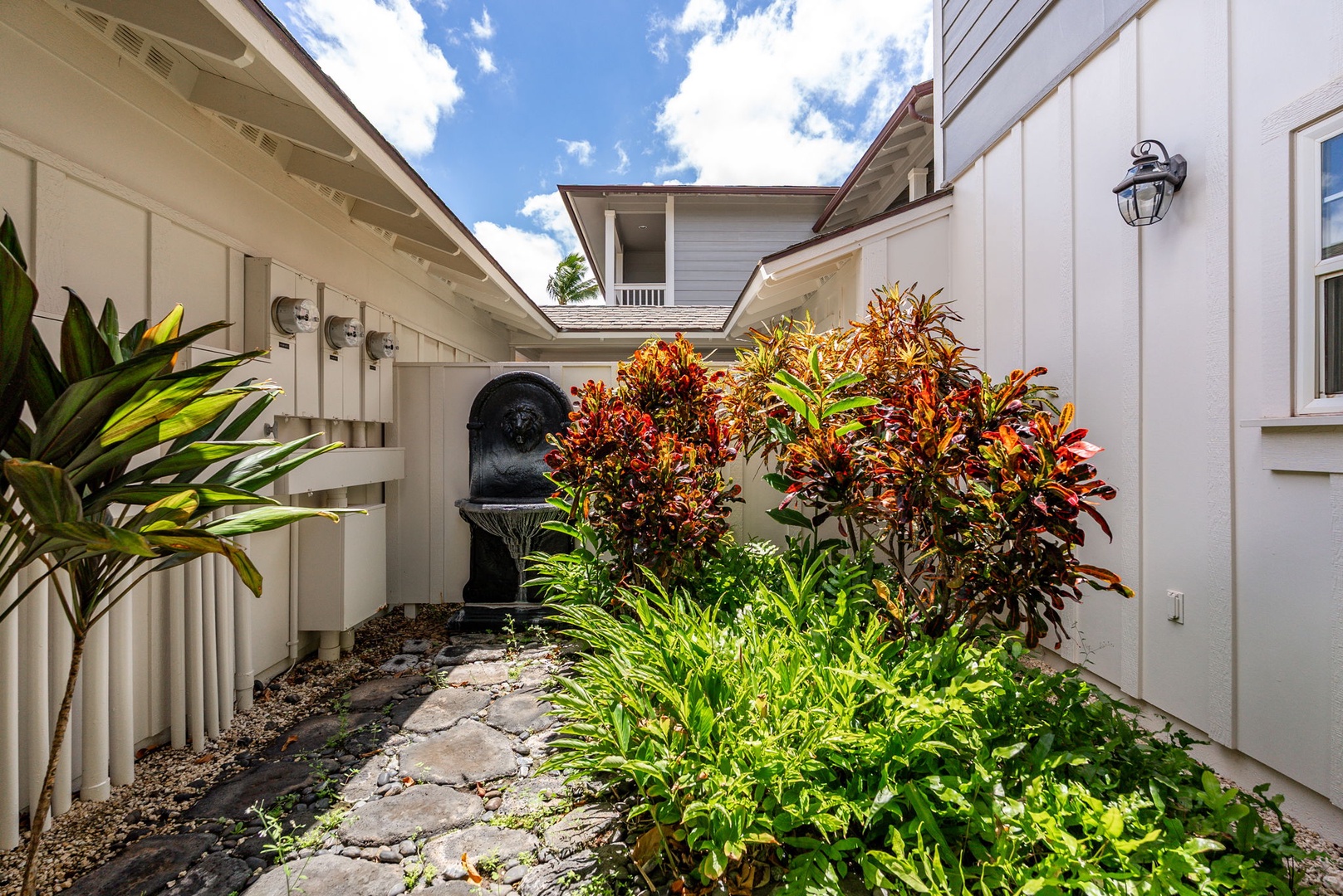 Kapolei Vacation Rentals, Coconut Plantation 1080-4 - A planted side path wraps the home, green the whole way along.