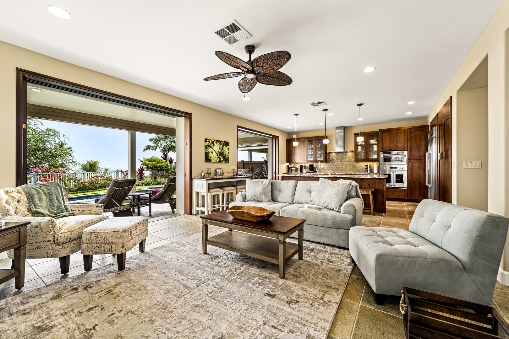 Kailua Kona Vacation Rentals, Golf Green - Spacious living room to gather with loved ones