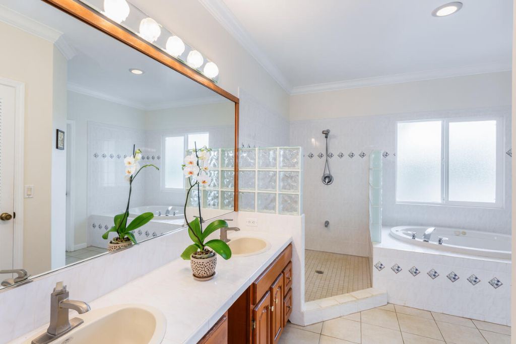 Princeville Vacation Rentals, Hale Cassia - The ensuite bathroom features a soaking tub, dual sink and a separate shower