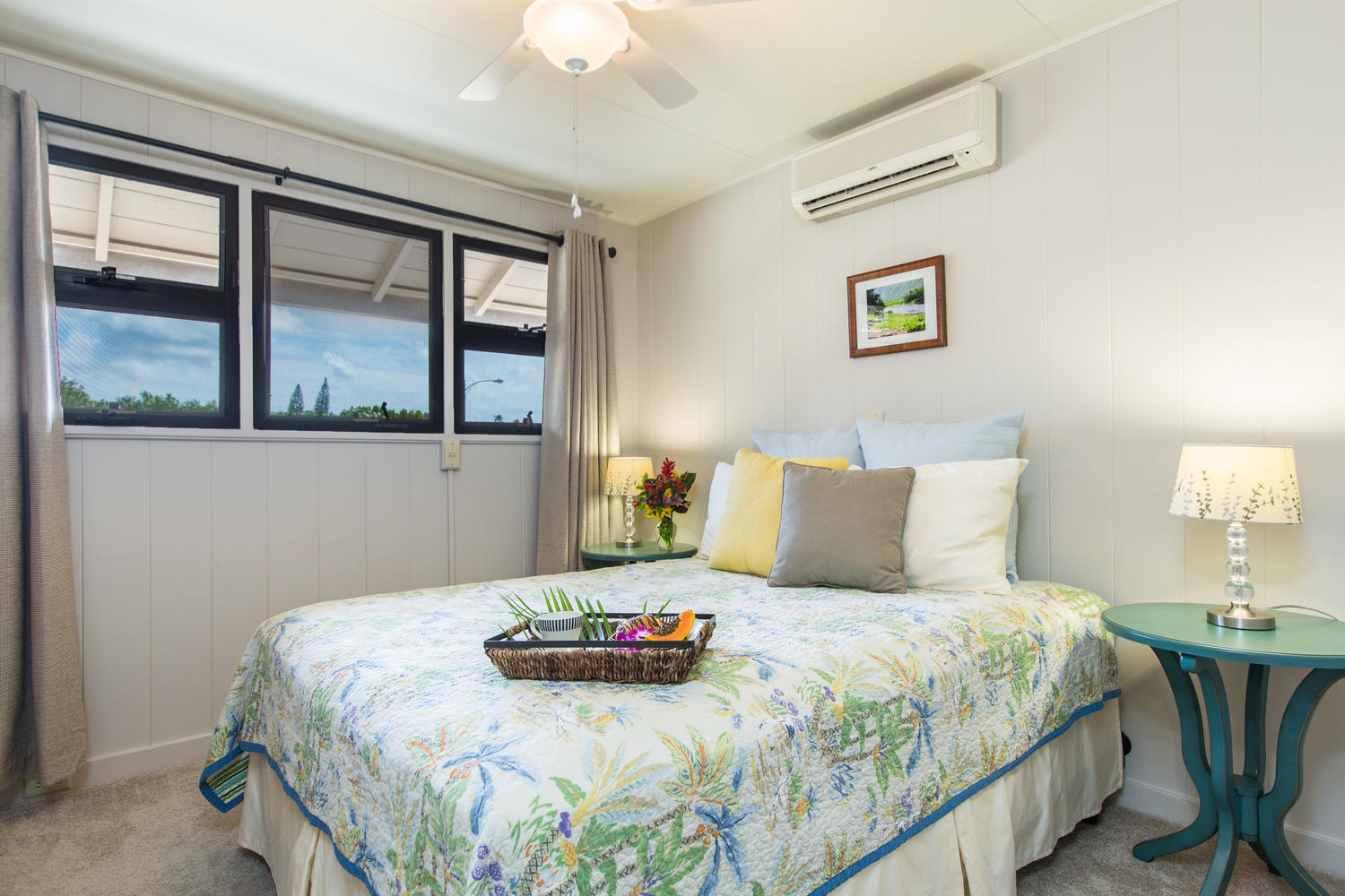 Honolulu Vacation Rentals, Hale Poola - Bedroom three, which shares a bath with bedroom two.