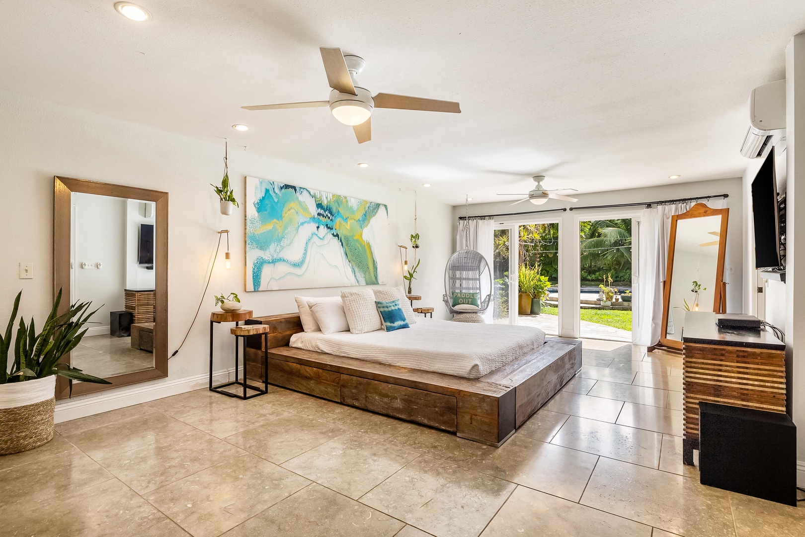 Honolulu Vacation Rentals, Hale Ho'omaha - The Primary Bedroom is beautifully designed