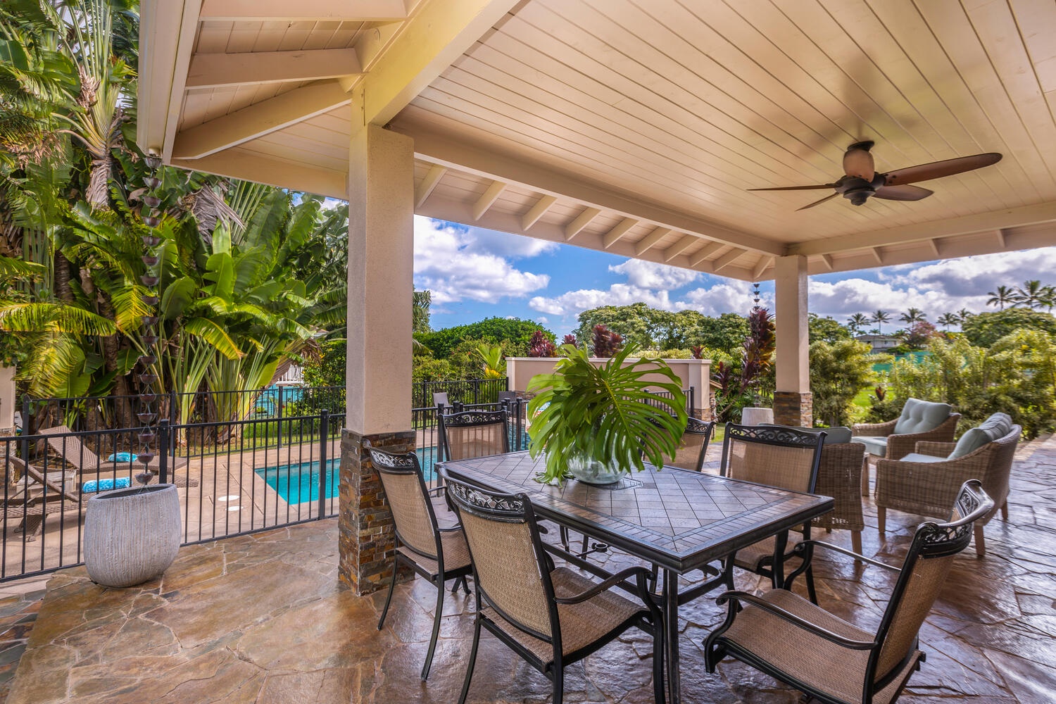 Princeville Vacation Rentals, Pohaku Villa - Indoor and outdoor dining areas