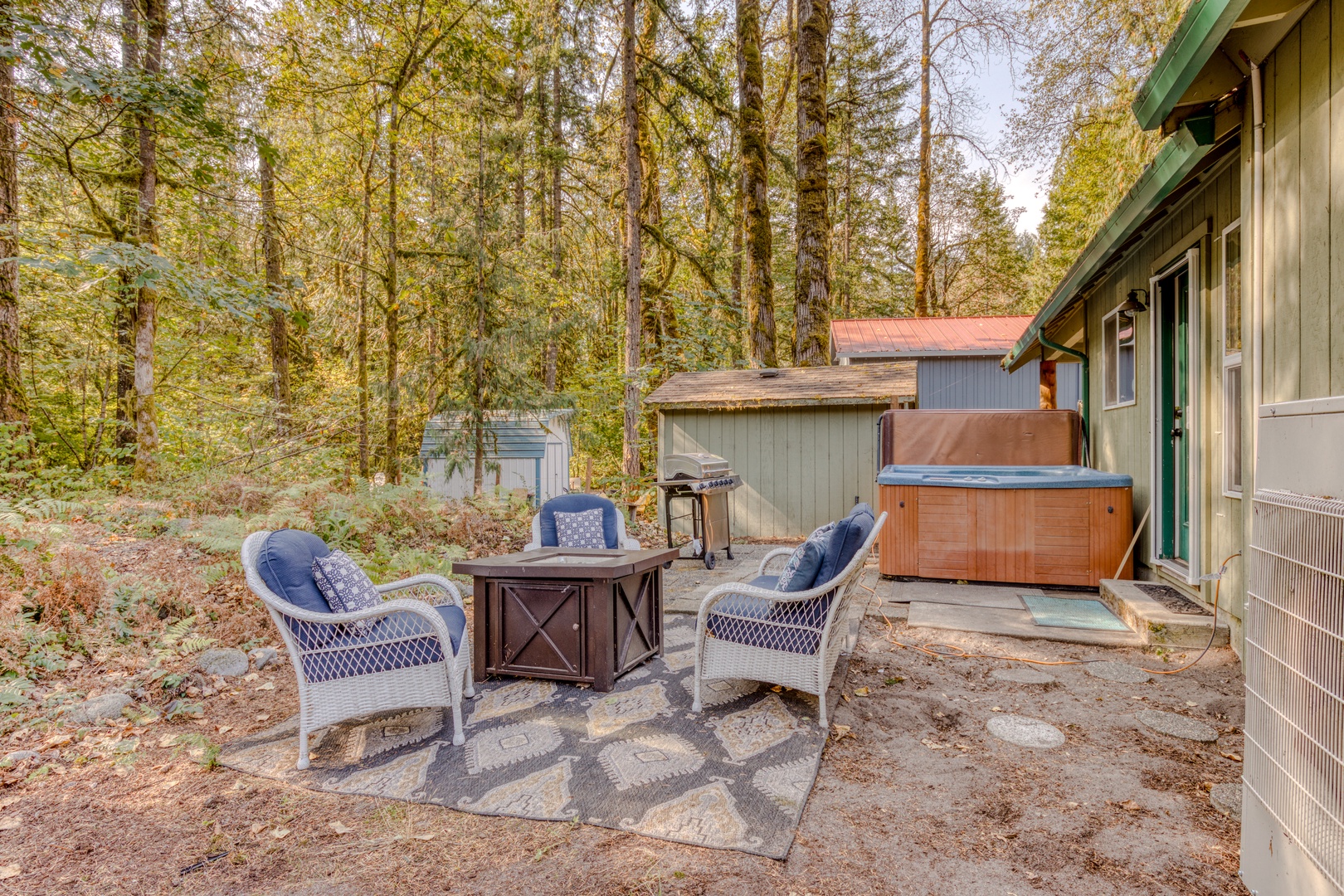 Brightwood Vacation Rentals, Riverside Retreat - Immerse yourself in the natural beauty of Mt Hood with an outdoor fire pit and private hot tub