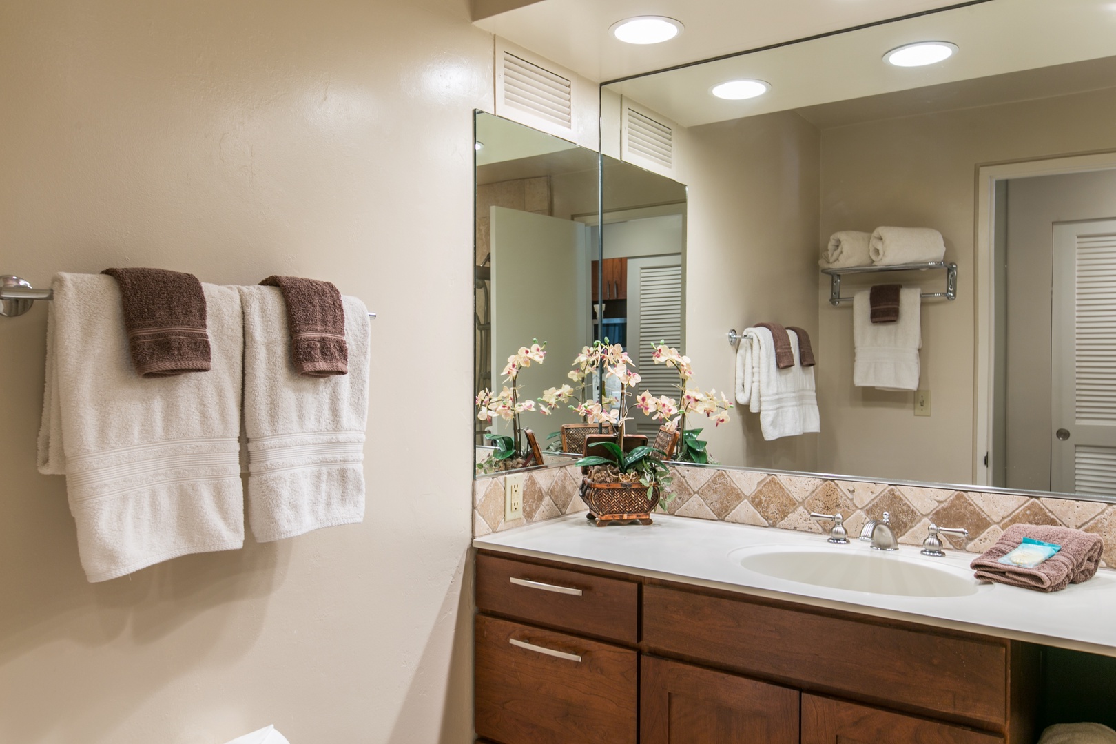 Princeville Vacation Rentals, Hanalei Bay Resort 4301 - The ensuite bathroom has separate shower and single vanity.