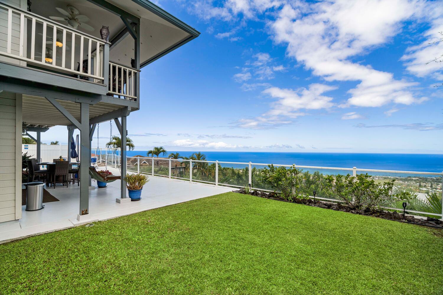 Kailua Kona Vacation Rentals, Honu O Kai (Turtle of the Sea) - View of the covered lanai