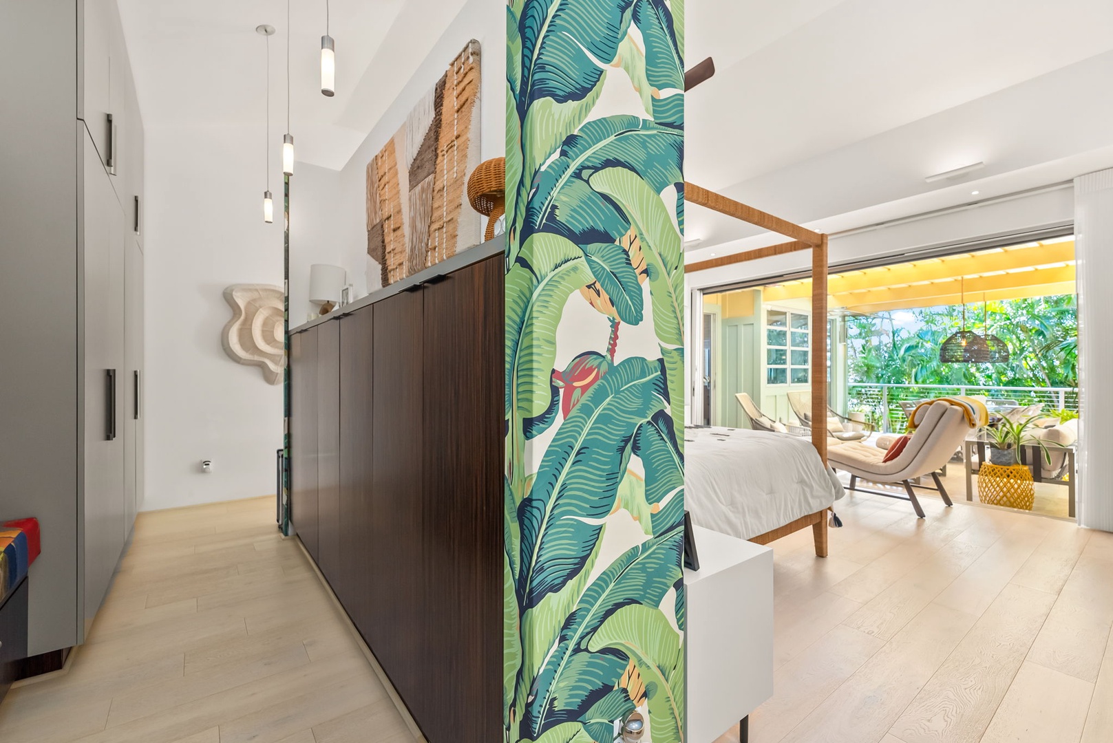 Honolulu Vacation Rentals, Kahala Hills Estate - Vibrant island details woven throughout this stylish primary bedroom.