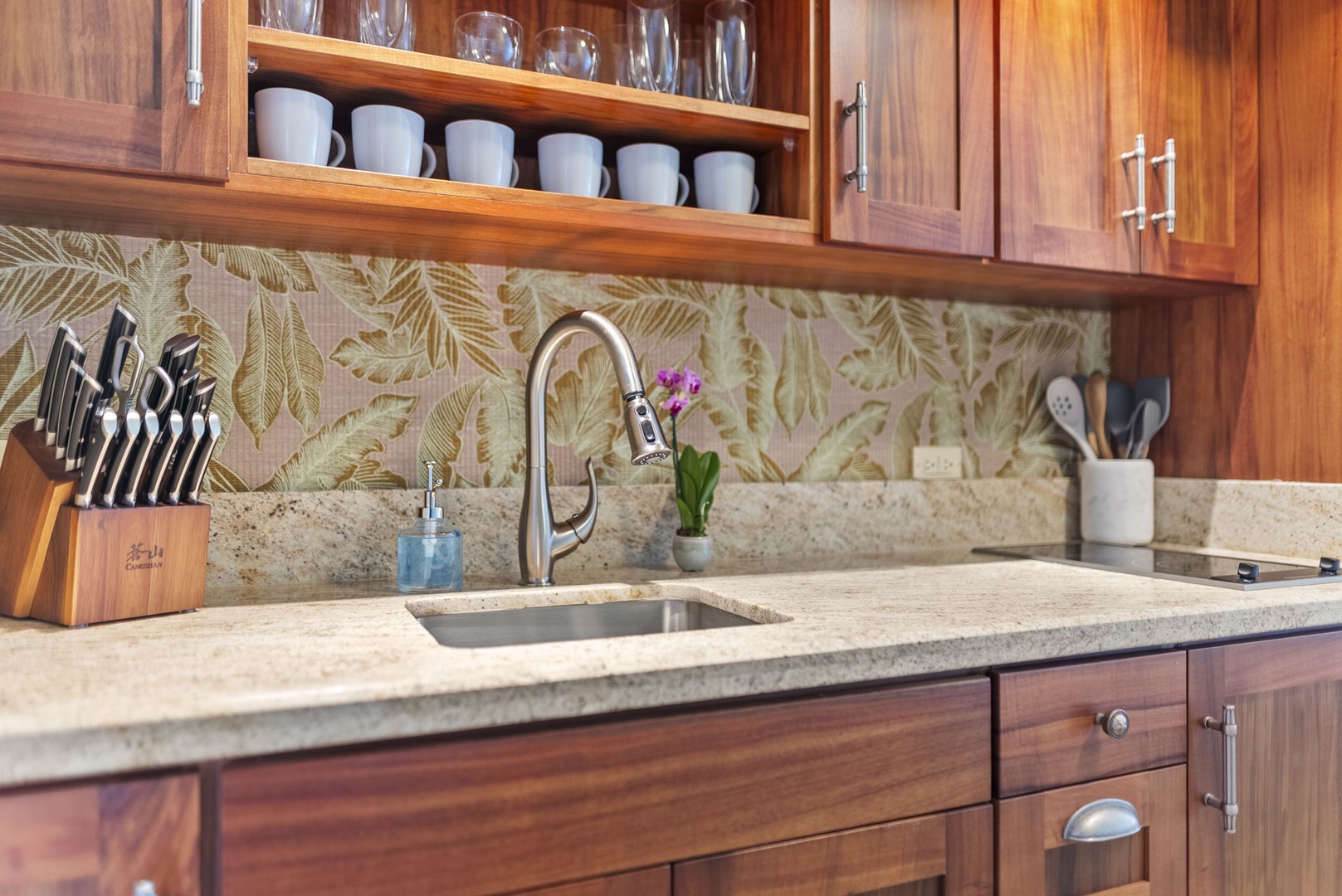 Honolulu Vacation Rentals, Kaimana Breeze - Elegant kitchenette with granite countertops and tropical backsplash, providing everything you need for a convenient in-room meal.