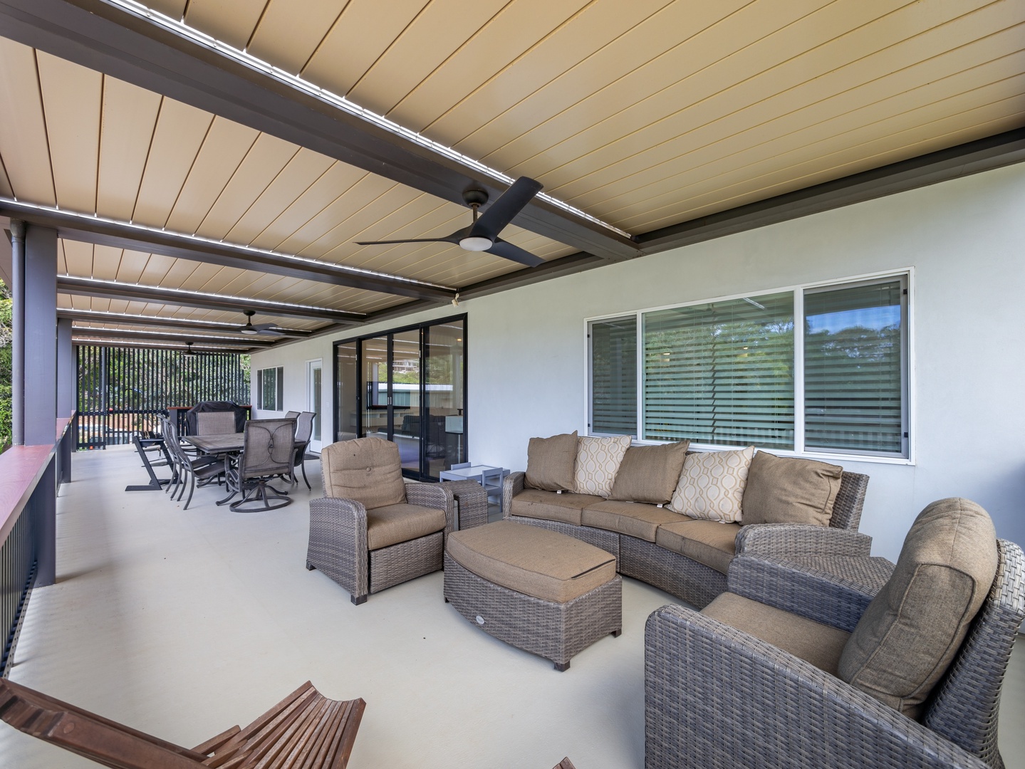 Haleiwa Vacation Rentals, Sunset Beach Island Retreat - Whether sipping morning coffee or hosting evening gatherings, this outdoor space provides a serene setting for relaxation or socializing