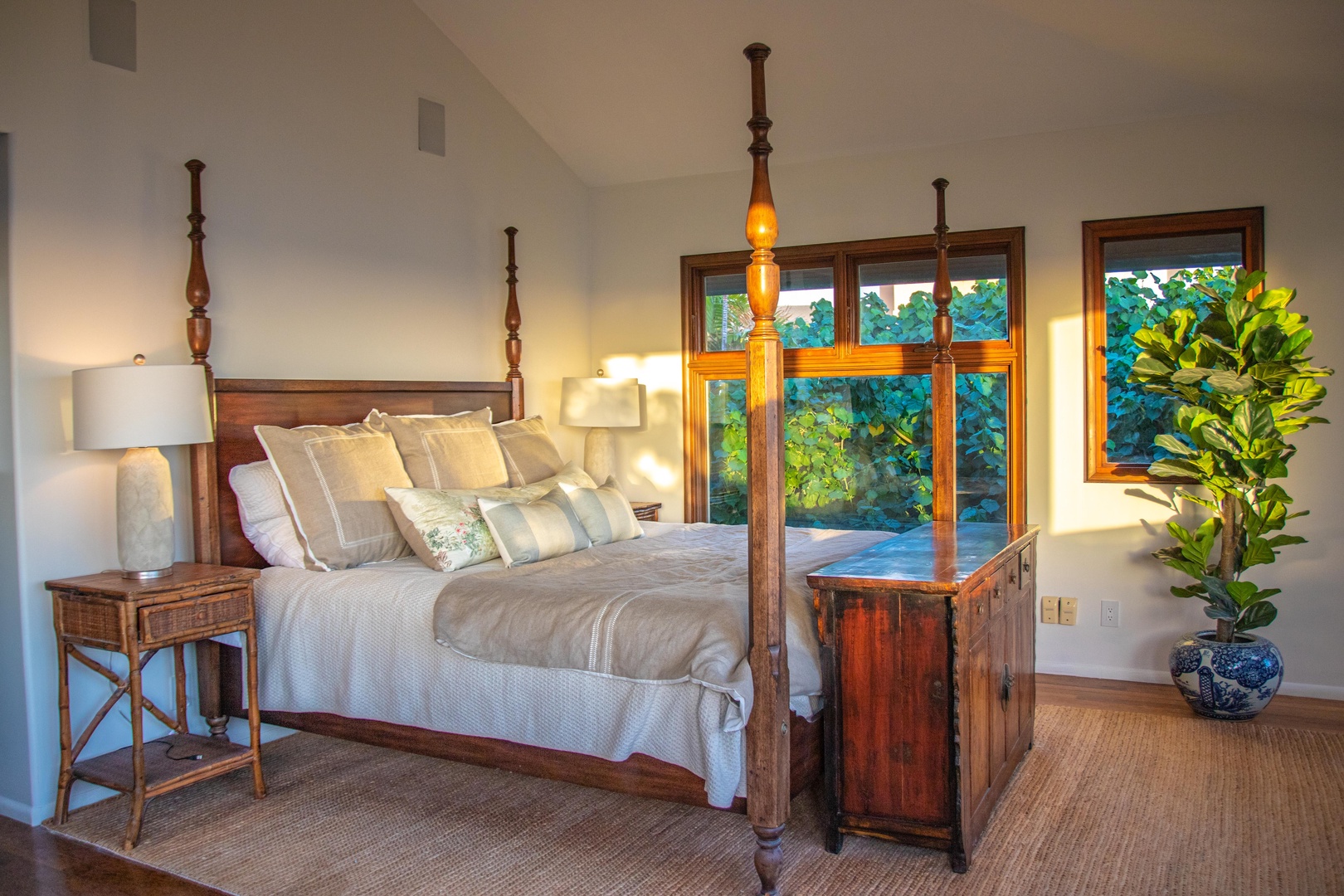 Honolulu Vacation Rentals, Kaiko'o Villa** - Ton of natural light coming in to welcome you to a new day in Paradise