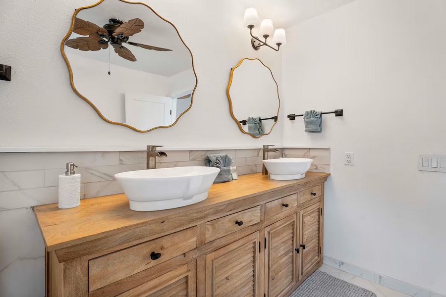 Kailua Kona Vacation Rentals, Manukai Hale - A round mirror and floating sink lend the primary bath a clean, quiet finish.