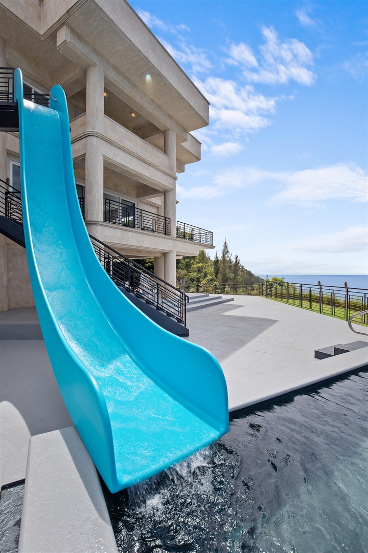 Ninole Vacation Rentals, Waterfalling Estate** - Private pool w/32’ high platform dive, diving board, and waterslide.