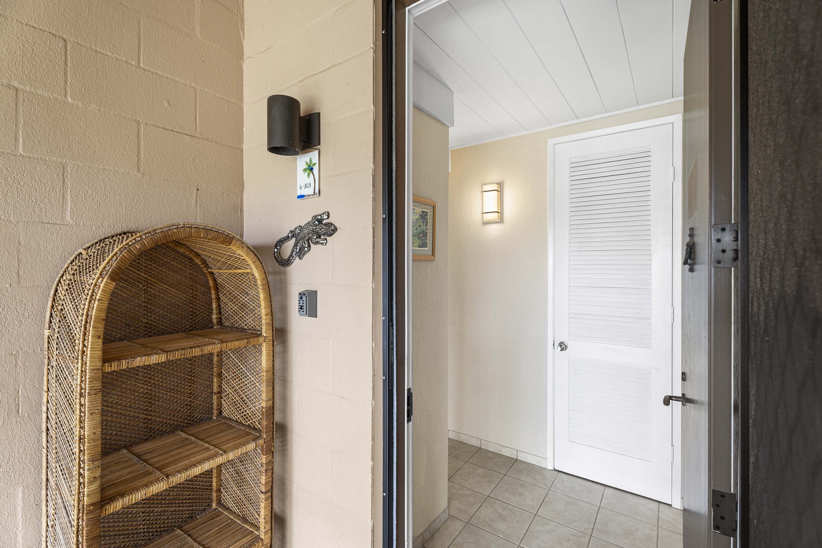 Kailua Kona Vacation Rentals, Kona Makai 6303 - Entrance to your home away from home!