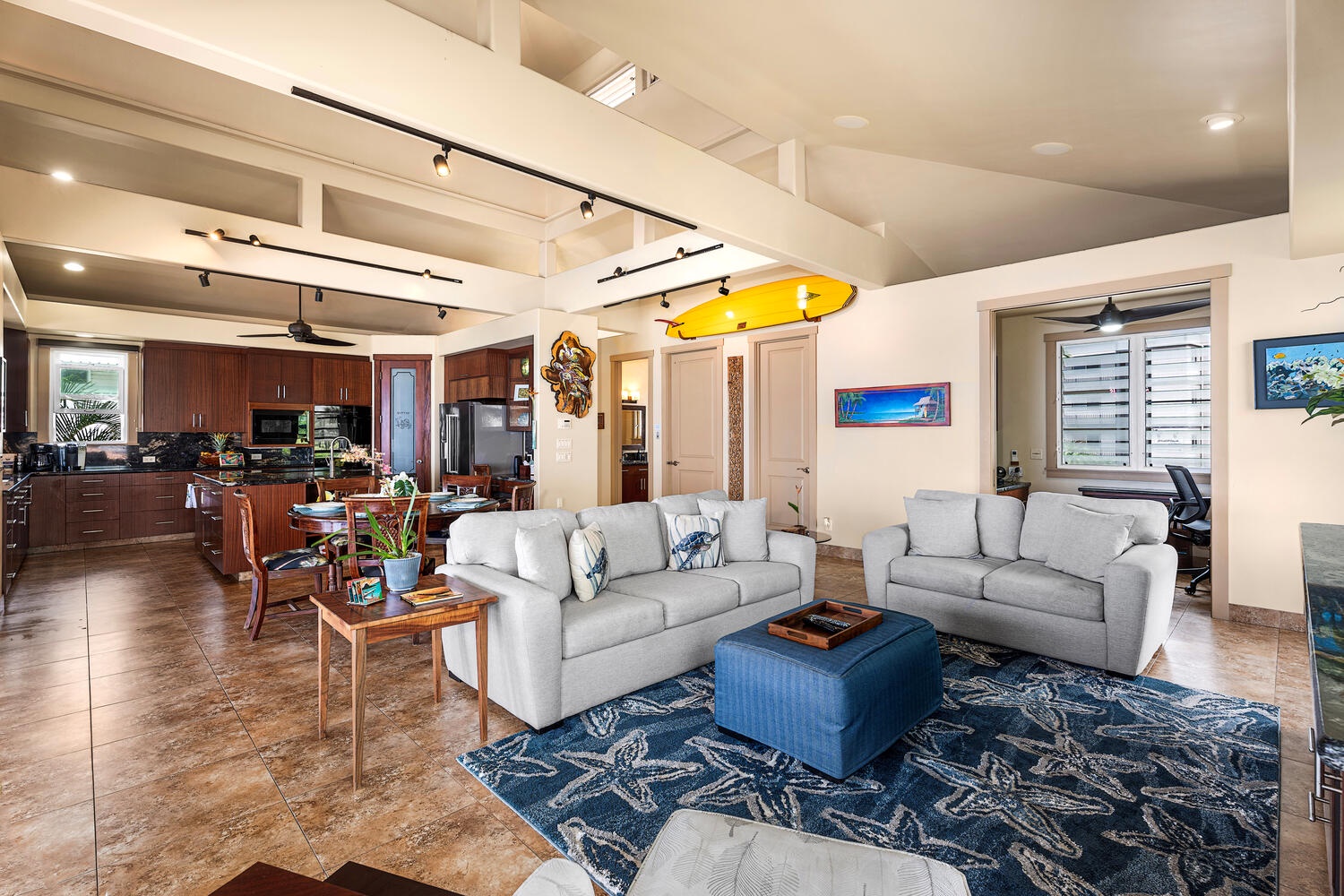 Kailua Kona Vacation Rentals, Kailani Vista - Vaulted ceilings, and plenty of seating invite the whole crew to plan tomorrow’s trek to nearby cafés, markets, and beaches.