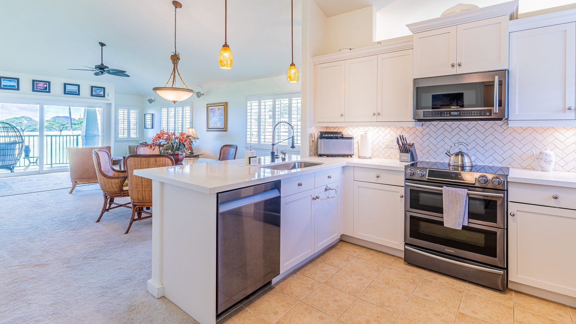Kapolei Vacation Rentals, Kai Lani 20C - Every amenity a chef needs for the next culinary adventure.