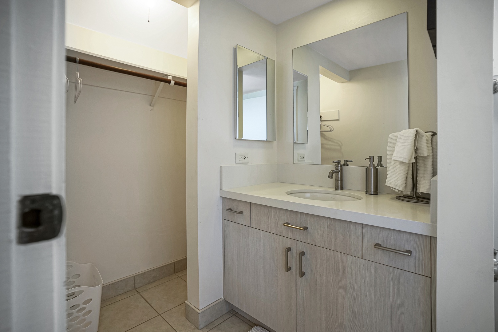 Princeville Vacation Rentals, Sealodge Villa H5 - Guest bathroom