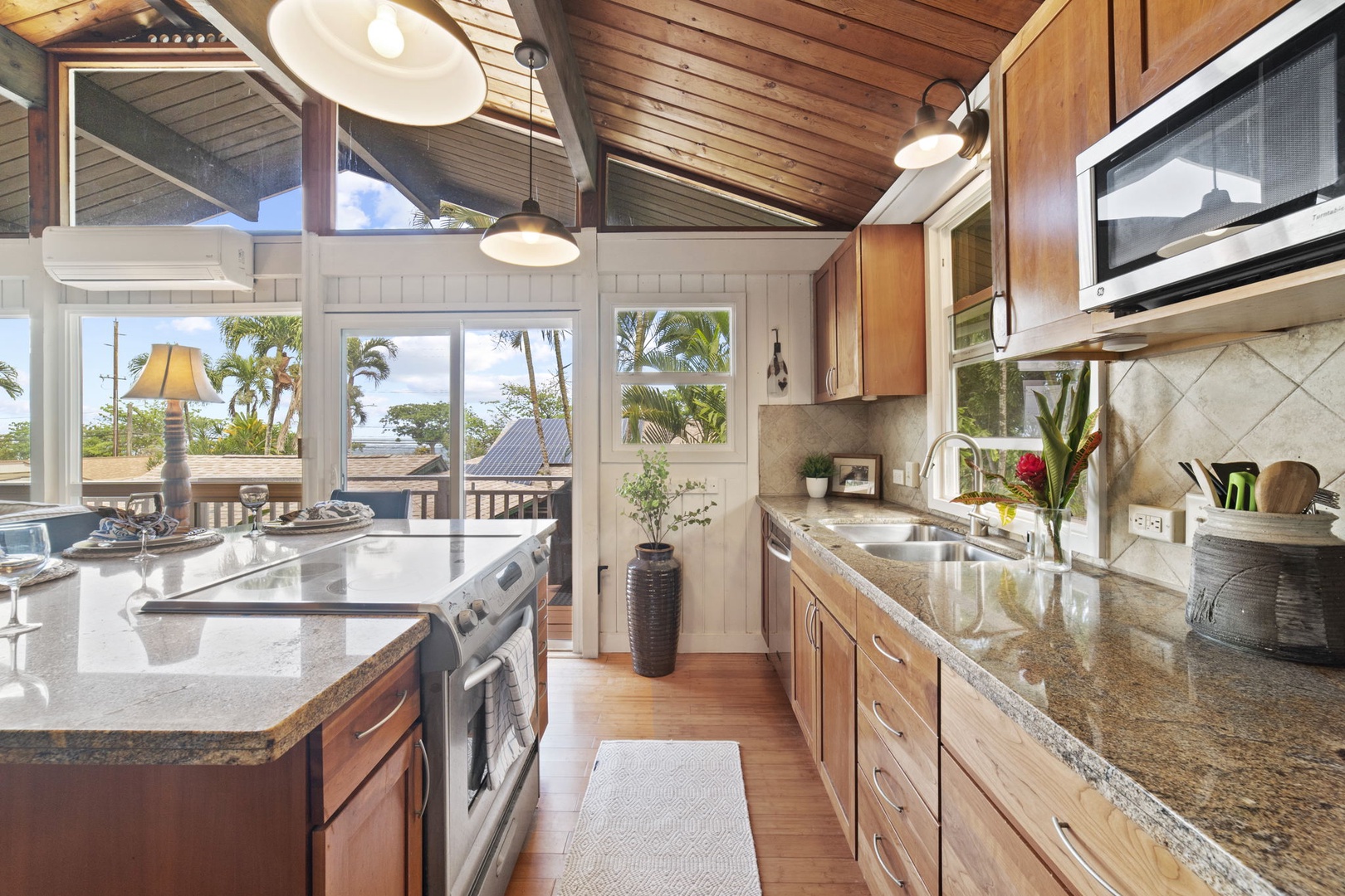 Kaaawa Vacation Rentals, Pali Kai - Enjoy ocean views while cooking in this spacious kitchen