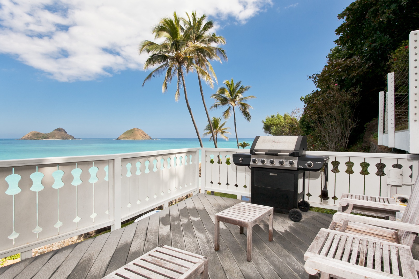 Kailua Vacation Rentals, Lanikai Village* - Hale Mahina Lanikai: Lanai with a gas grill for cooking dinner by the beach!