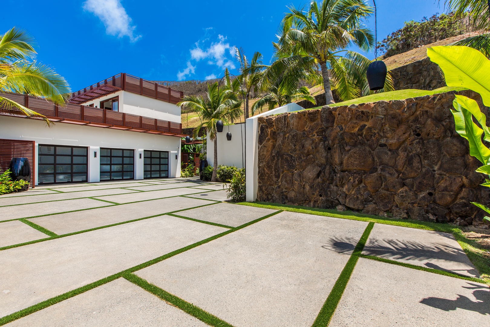 Kailua Vacation Rentals, Lanikai Hillside Estate - Garage and Carport Driveway