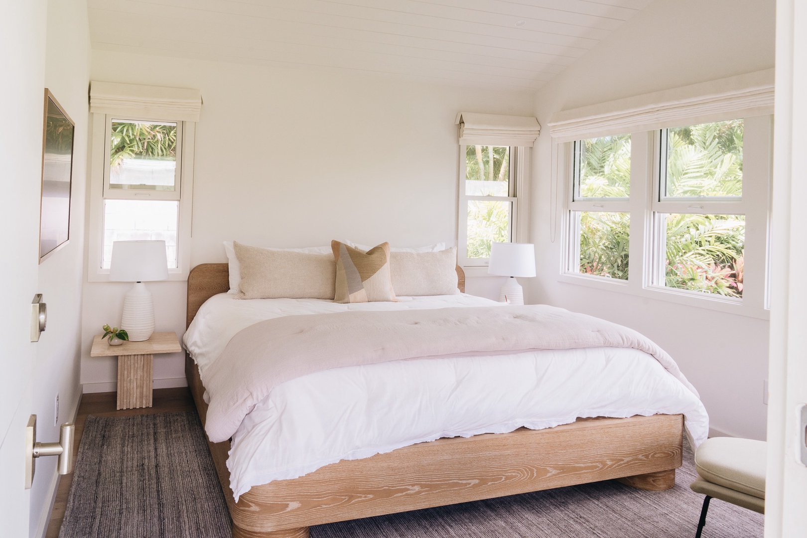 Honolulu Vacation Rentals, Surfside Bungalow** - Natural light and soft textures create a peaceful retreat designed for restful stays.
