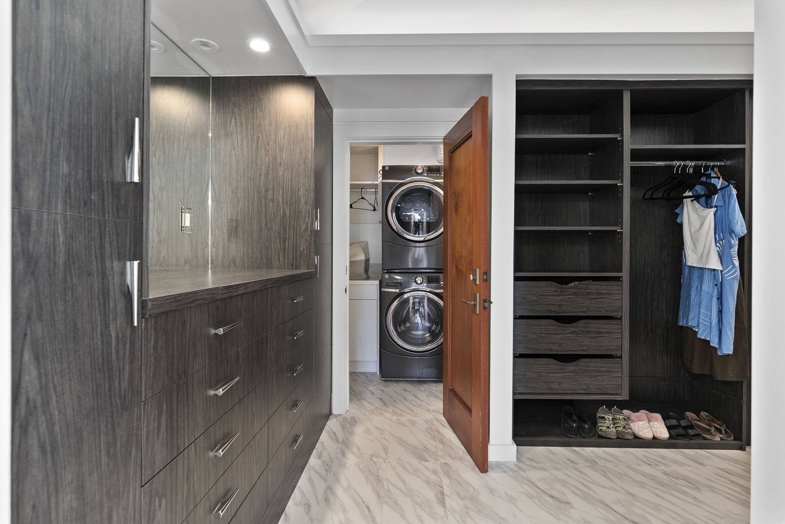 Honolulu Vacation Rentals, The Lagoon House 3BR - Walk-in closet with custom storage and direct access to private laundry.