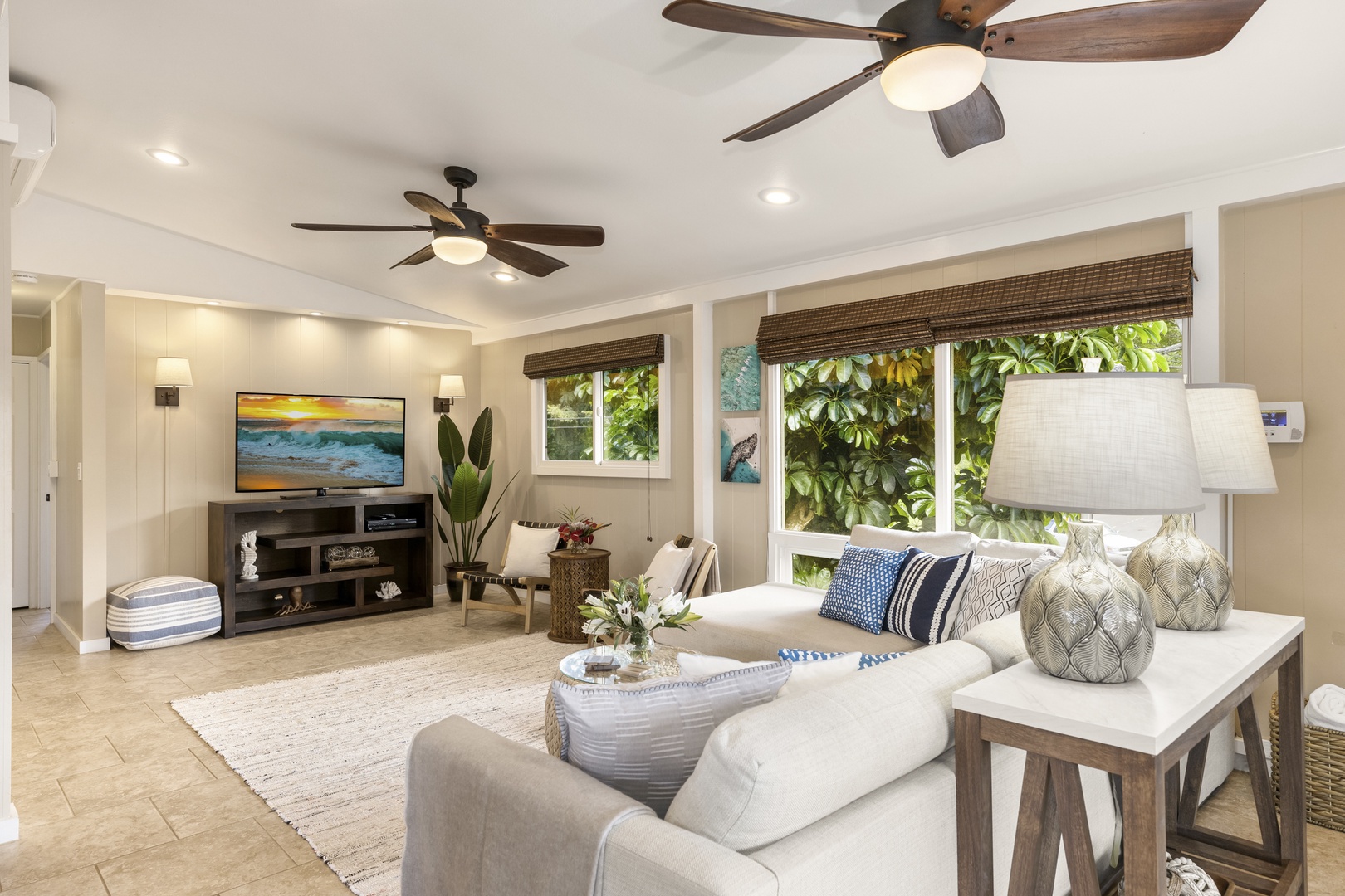 Haleiwa Vacation Rentals, Ehukai Beach Hale - Bright and airy living space