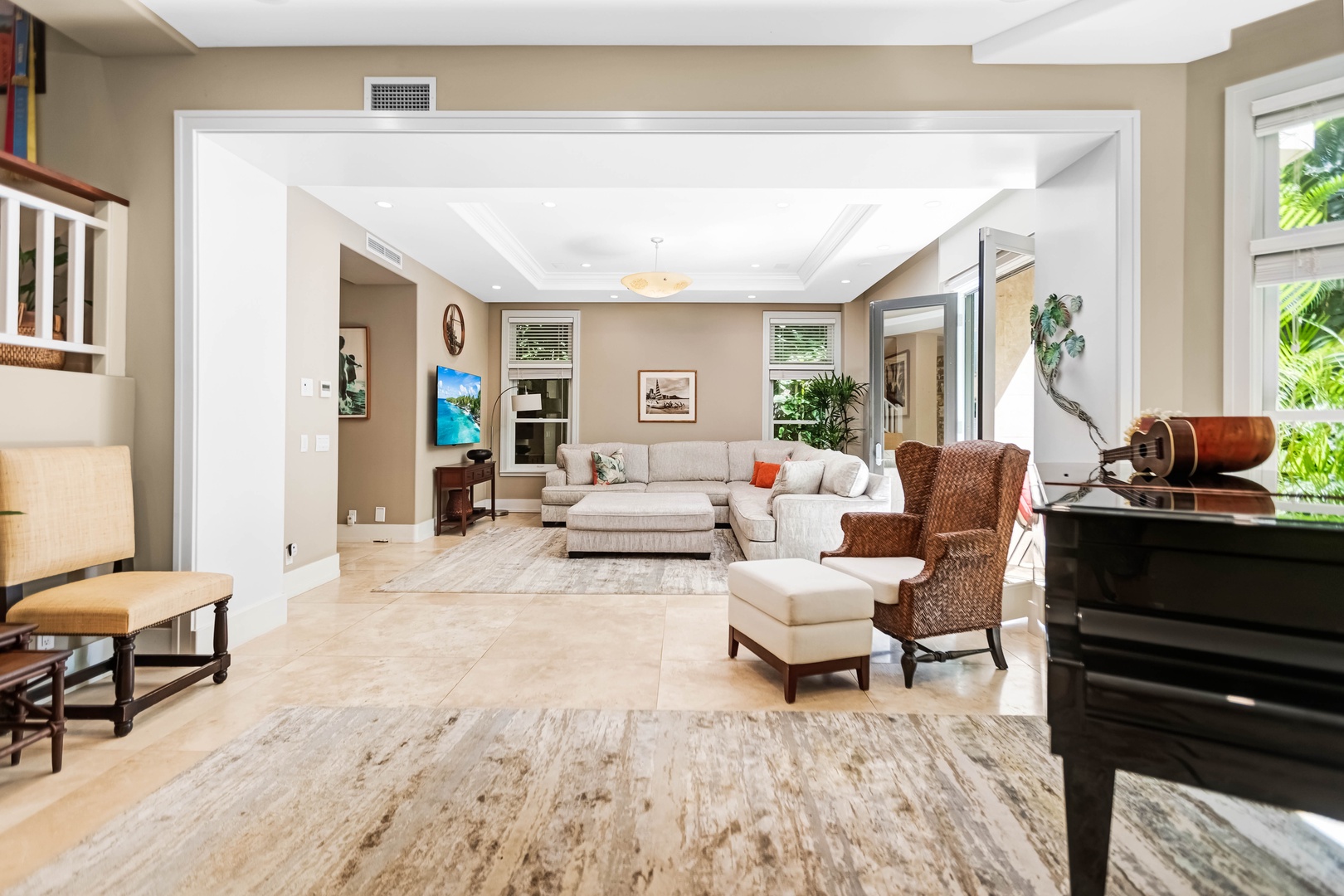 Honolulu Vacation Rentals, Pili Pono - Main living area with elegant finishes and open flow.
