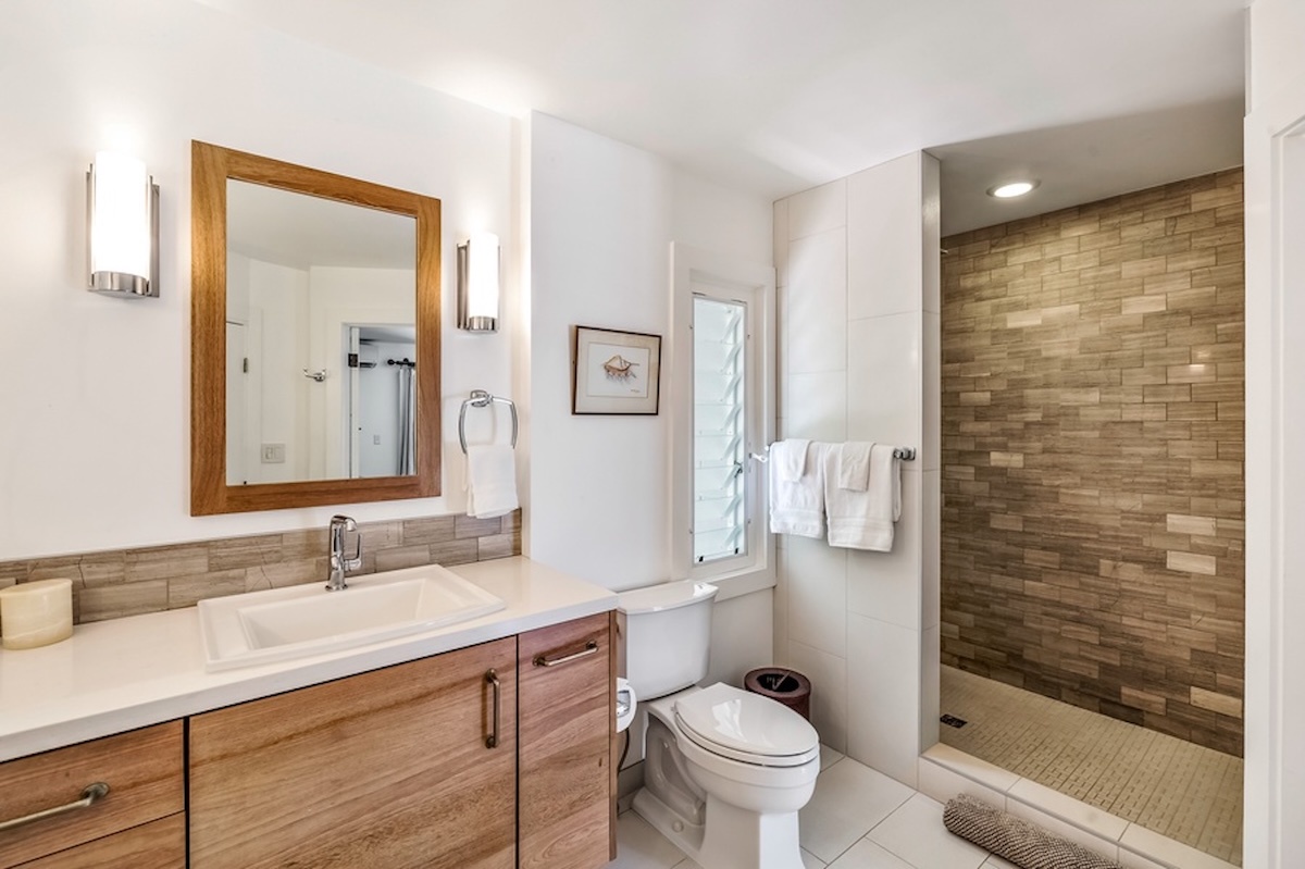 Kailua Vacation Rentals, Hale Ohana - This full bath has a walk-in shower as well.