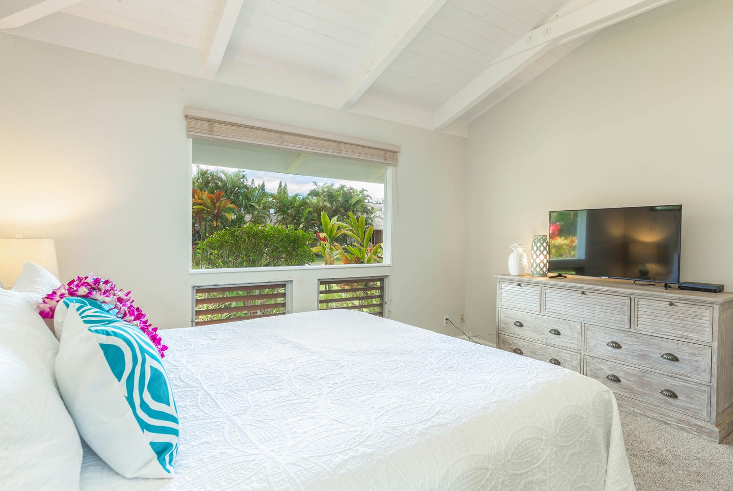 Princeville Vacation Rentals, Mala Hale - Enjoy watching the view and the TV from the comfort of your bed