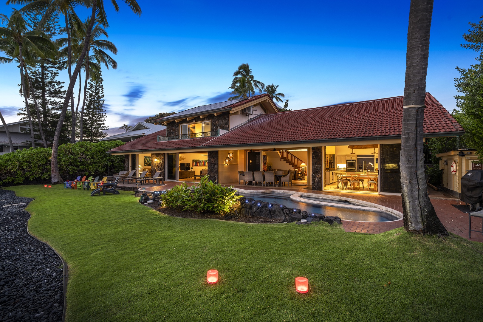 Kailua Kona Vacation Rentals, Hale Pua - Just before twilight in the spacious back yard