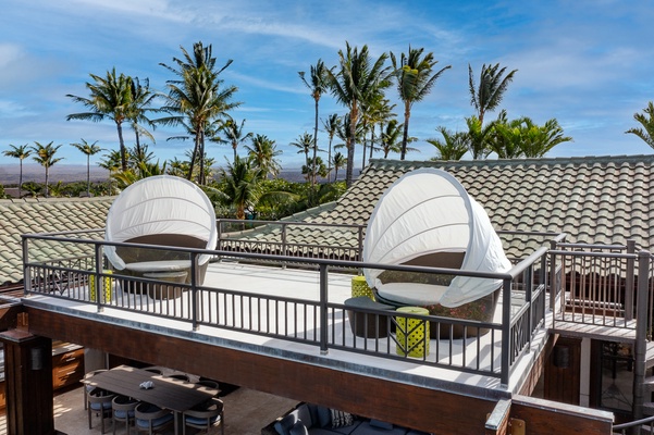 Kamuela Vacation Rentals, Canoe House & Beach Walker at Champion Ridge - Sun beds.