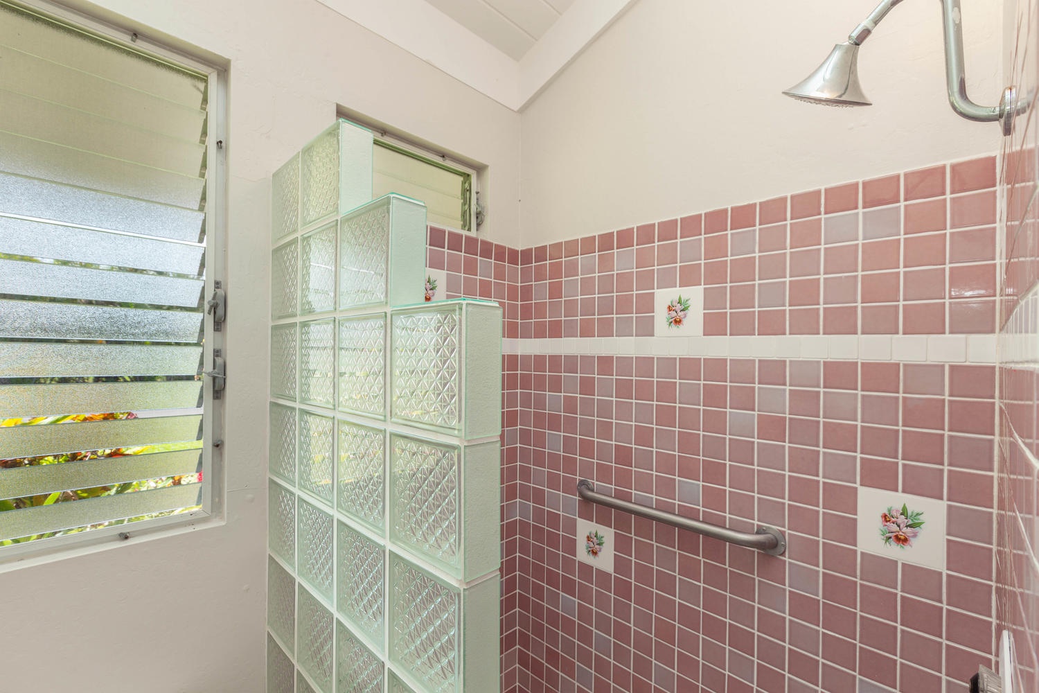Princeville Vacation Rentals, Mala Hale - Tiled shower in shared bathroom