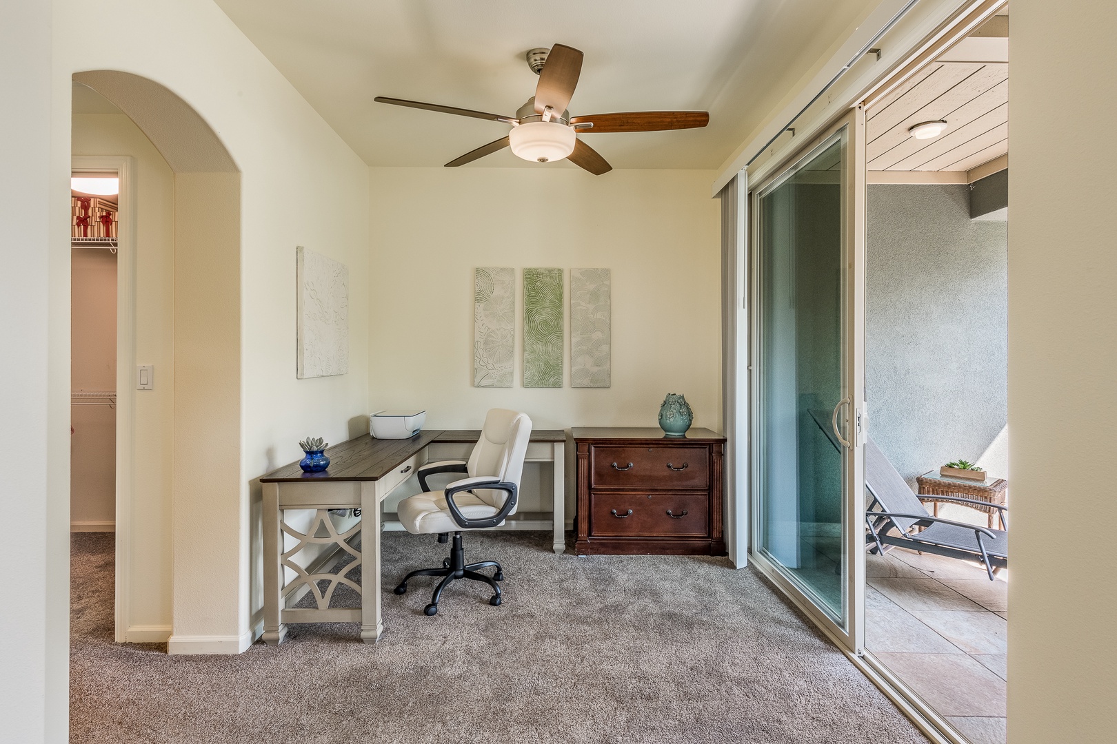 Kamuela Vacation Rentals, Mauna Lani Fairways #204 - Remote work ready: this airy workspace with large desk and lanai access ensures productivity with paradise at your side.