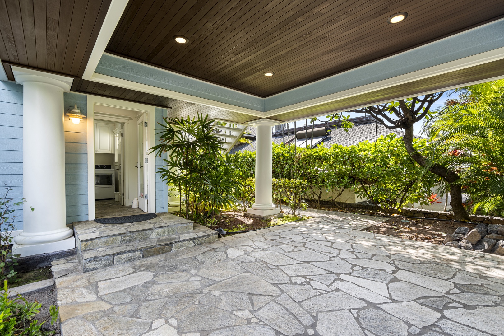 Kailua Kona Vacation Rentals, Kona Blue - Keyless entry equipped side door for guest convenience