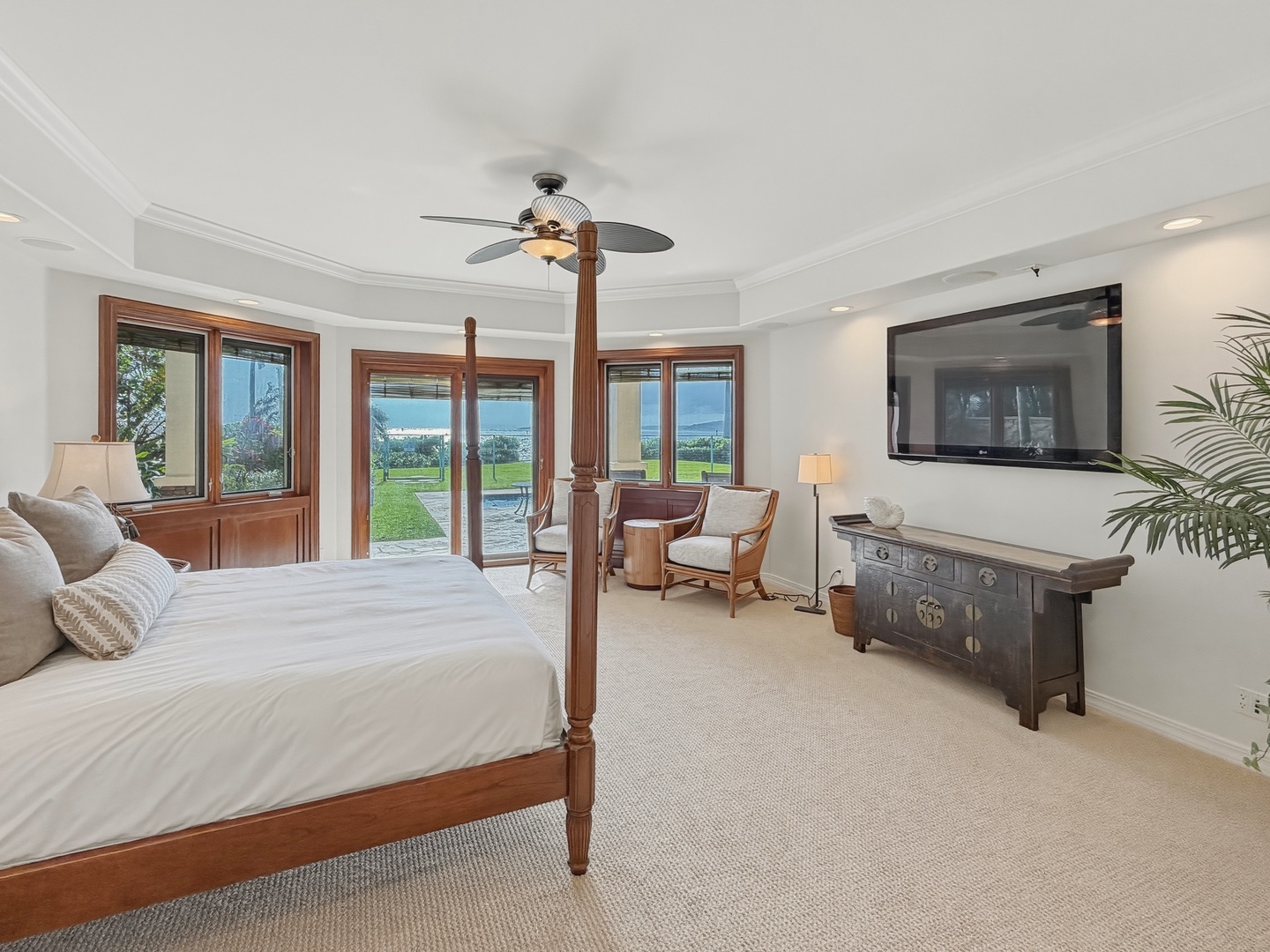 Honolulu Vacation Rentals, Maunalua Estate - Wake up to stunning views in your elegant bedroom, where the four-poster bed and cozy seating area create the perfect retreat.