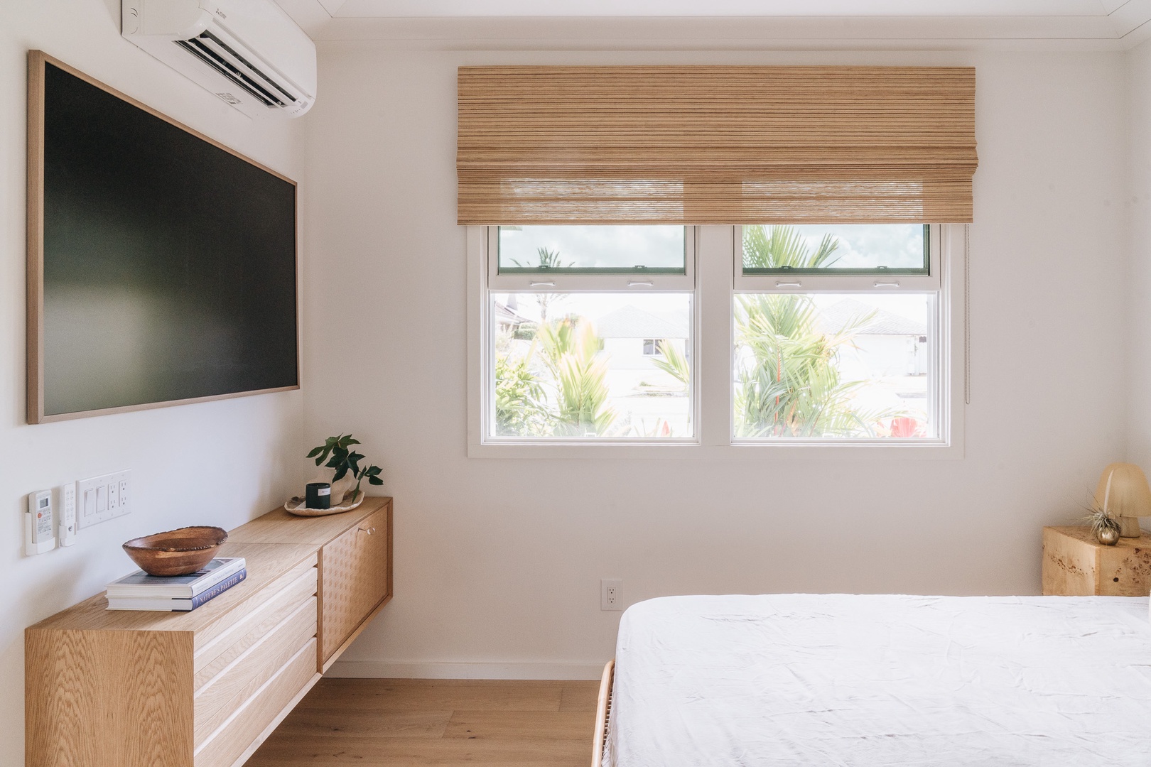 Honolulu Vacation Rentals, Surfside Bungalow** - Wake up to natural light and a calm, inviting atmosphere designed for restful stays.