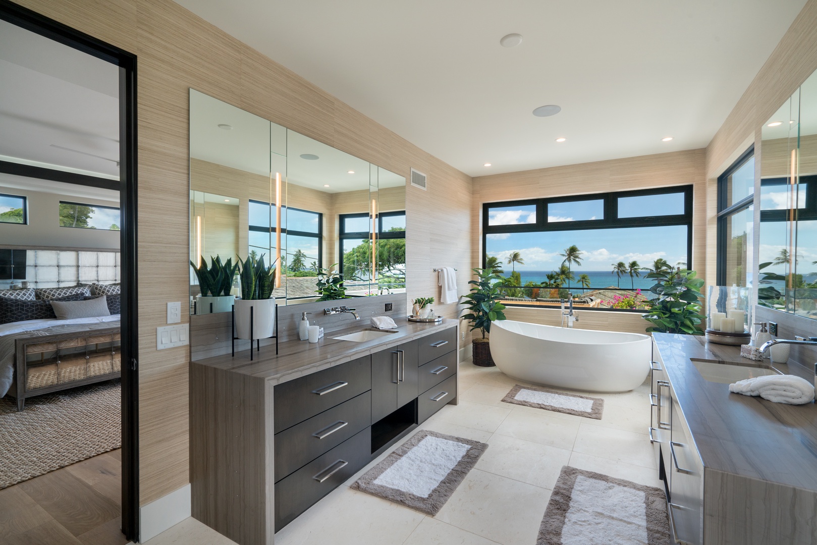 Honolulu Vacation Rentals, Diamond Head Grandeur - Primary Bedroom ensuite with large vanity and soaking tub with ocean views