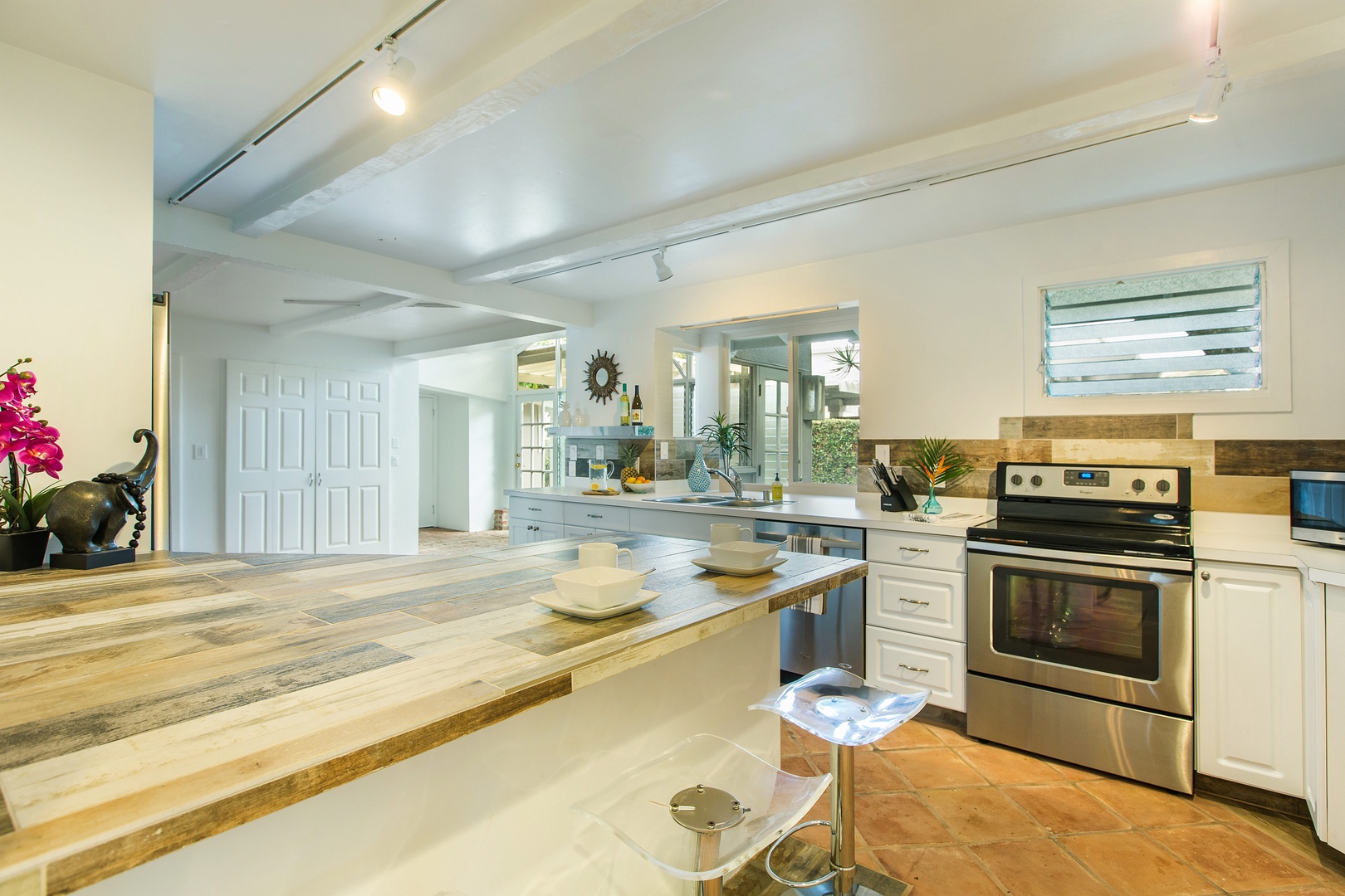 Honolulu Vacation Rentals, Hale Kai - The newly remodeled kitchen has seating for three at the breakfast bar, ample cooking space, and nice airy windows throughout.