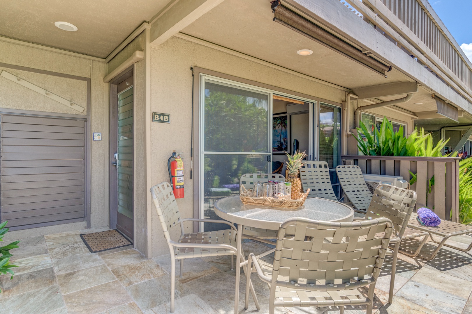 Lahaina Vacation Rentals, Kahana Sunset B4B - The cozy outdoor dining area is perfect for enjoying meals al fresco, with comfortable seating and a relaxing garden view.