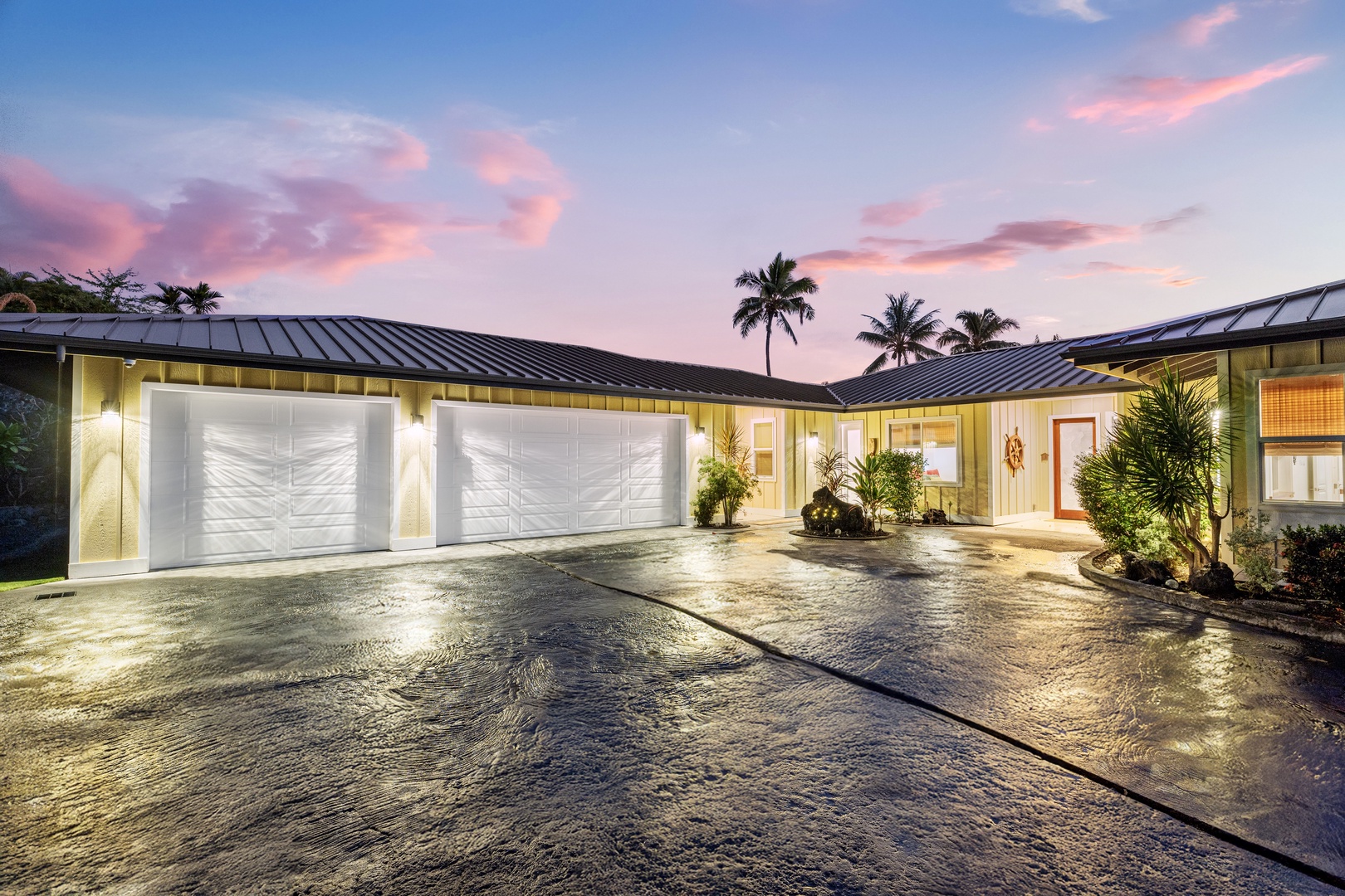 Kailua Kona Vacation Rentals, Ohana le'ale'a - The 3-car garage has been transformed into a Game Room, complete with a full-sized bar and large LED TV. Play a game of ping pong or pool after a long day of traveling, or watch the big game on the TV.