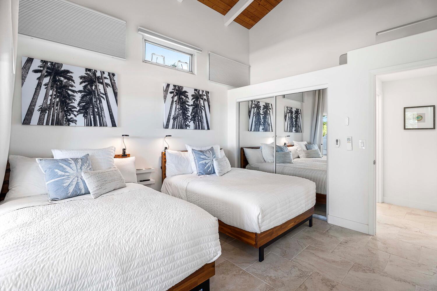 Kailua Kona Vacation Rentals, Ho'okipa Hale - Plush full-sized beds in the guest suite and a large vanity mirror.