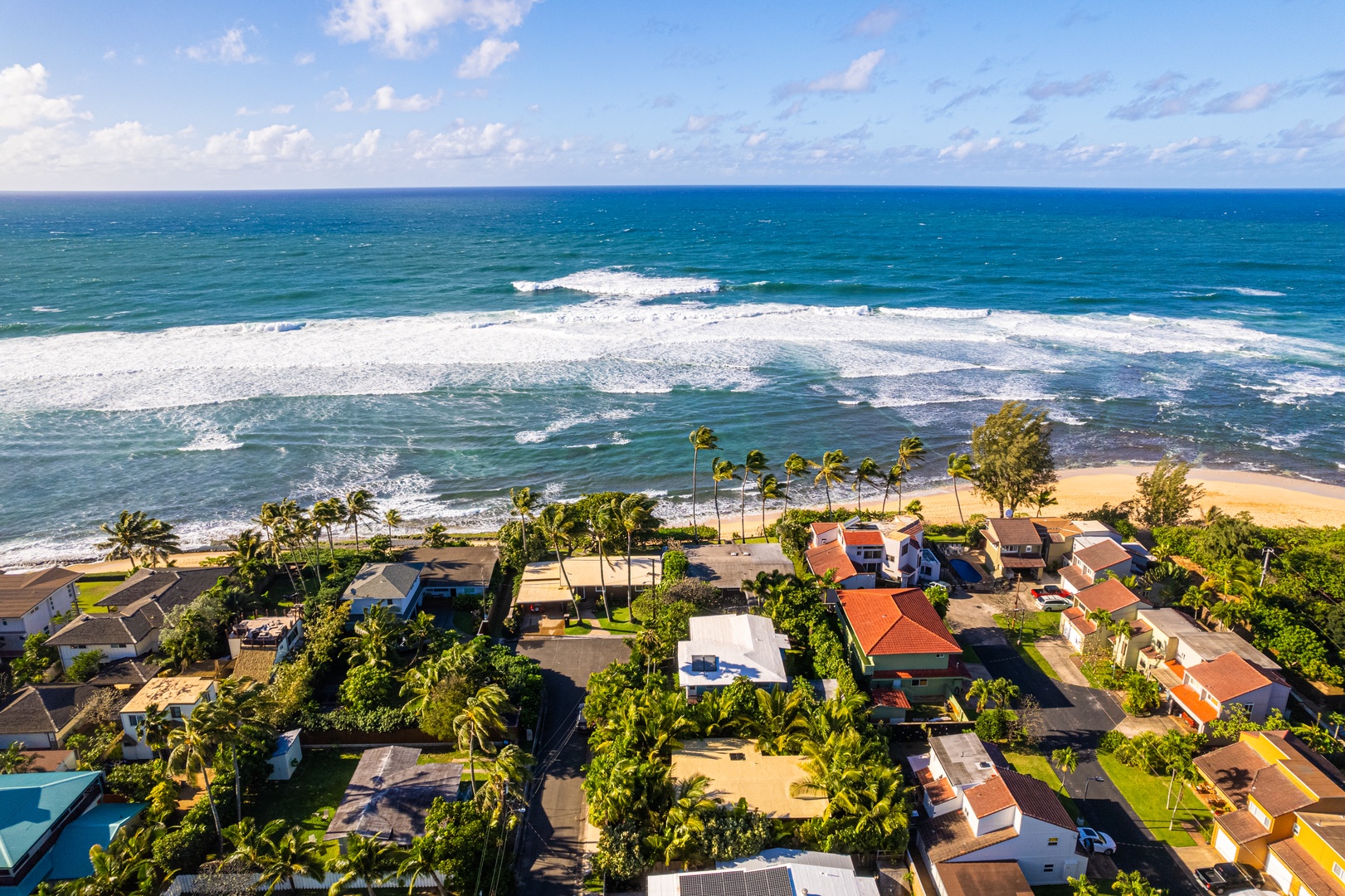 Haleiwa Vacation Rentals, Sunset Point Hawaiian Beachfront** - A perfect spot for surfers!
