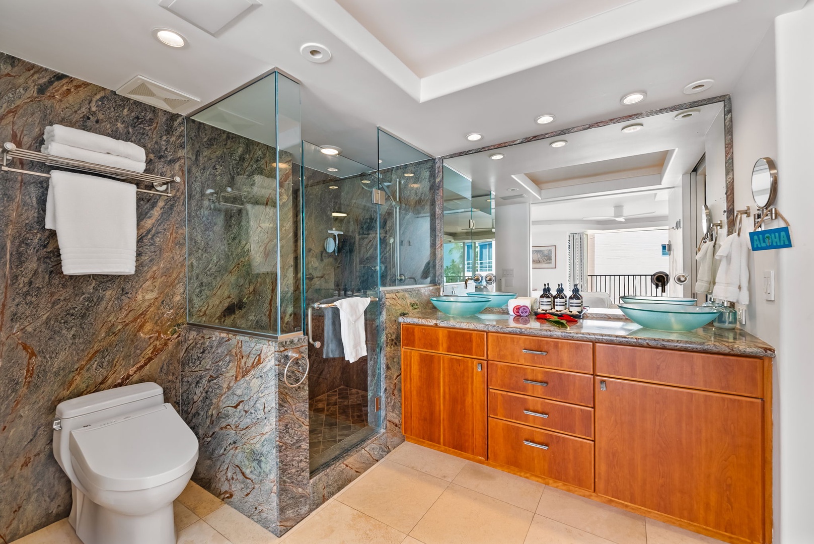 Honolulu Vacation Rentals, Kaimana Views - Elegant bathroom with natural stone accents and modern fixtures, providing a stylish and refreshing retreat.