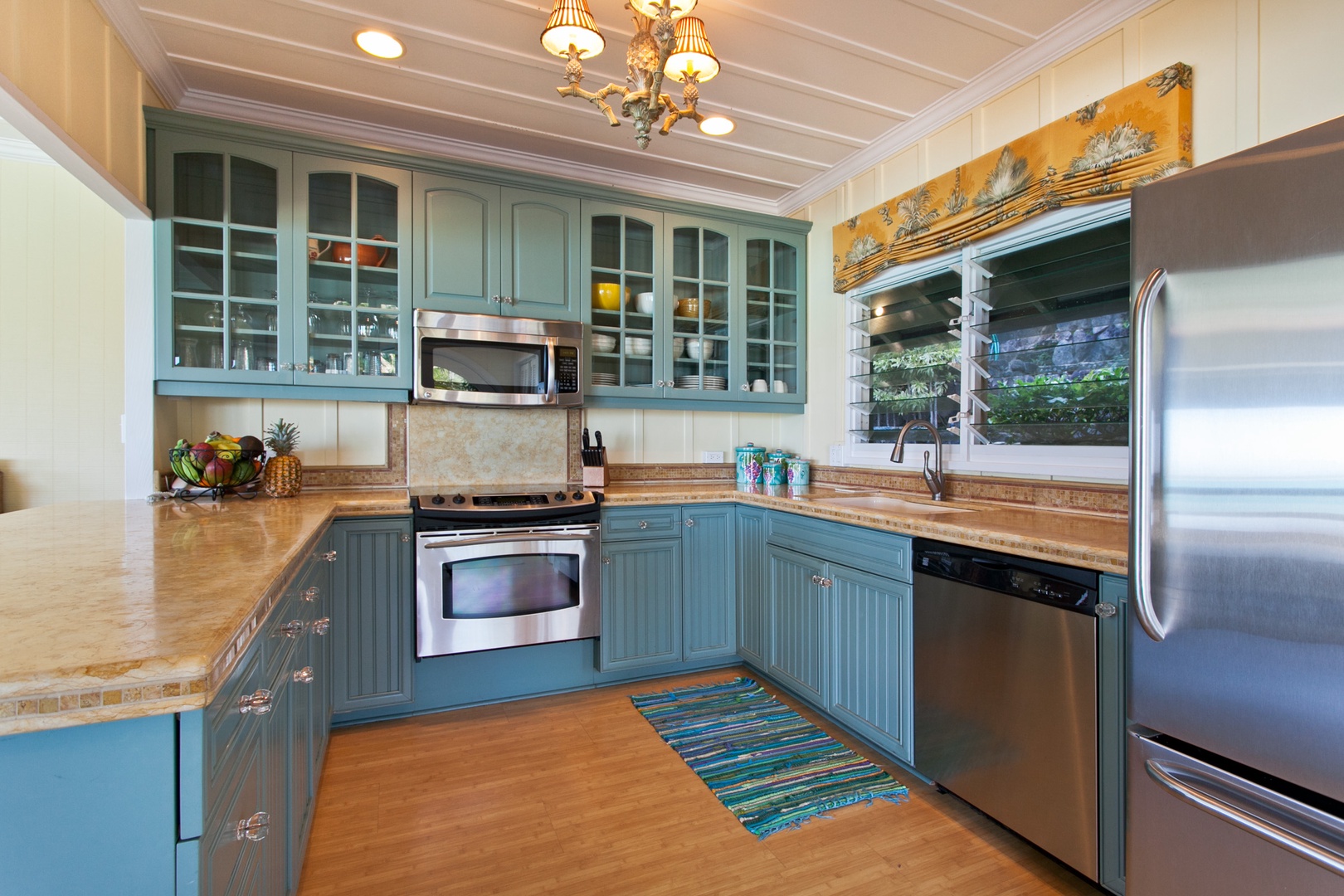 Kailua Vacation Rentals, Lanikai Village* - Hale Kainalu: The well-appointed kitchen makes for an enjoyable space to prepare a meal.