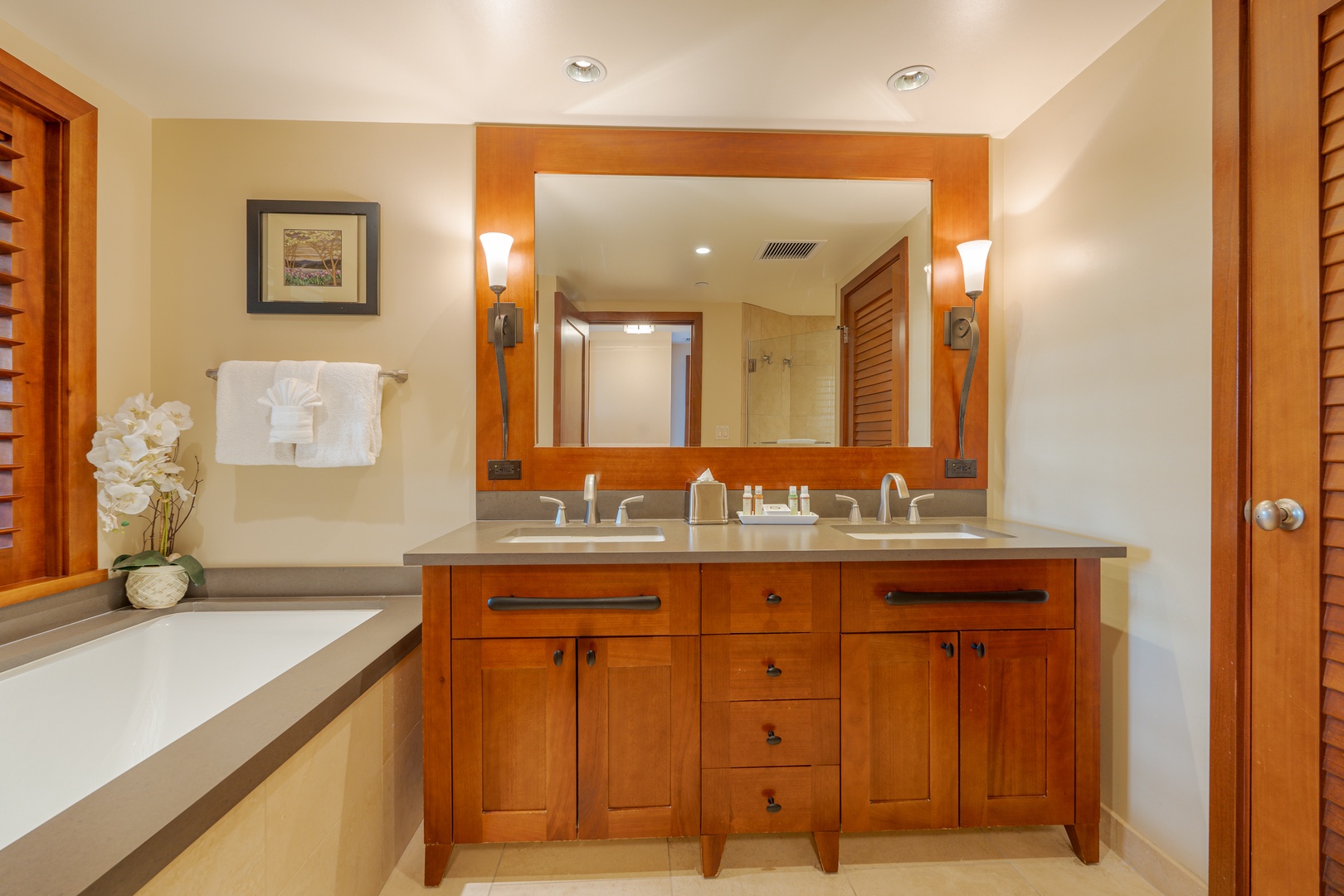 Kapolei Vacation Rentals, Ko Olina Beach Villas O904 - The spacious primary guest bathroom.