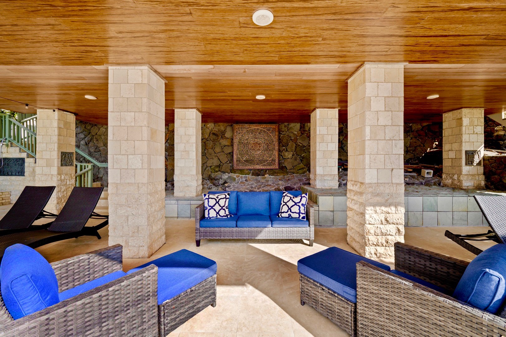 Honolulu Vacation Rentals, Kaiko'o Villa* - Beautiful outdoor space to lounge